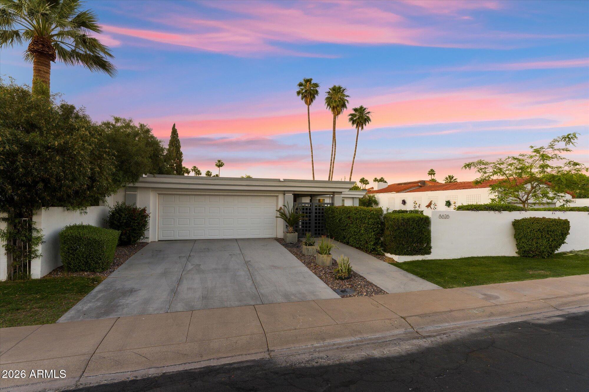 8626 E Via De La Escuela