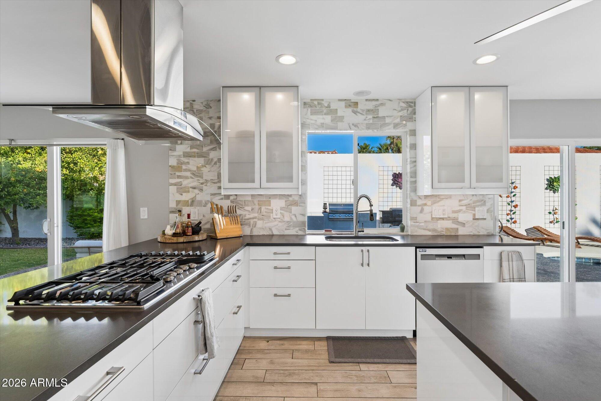 8626 E Via De La Escuela