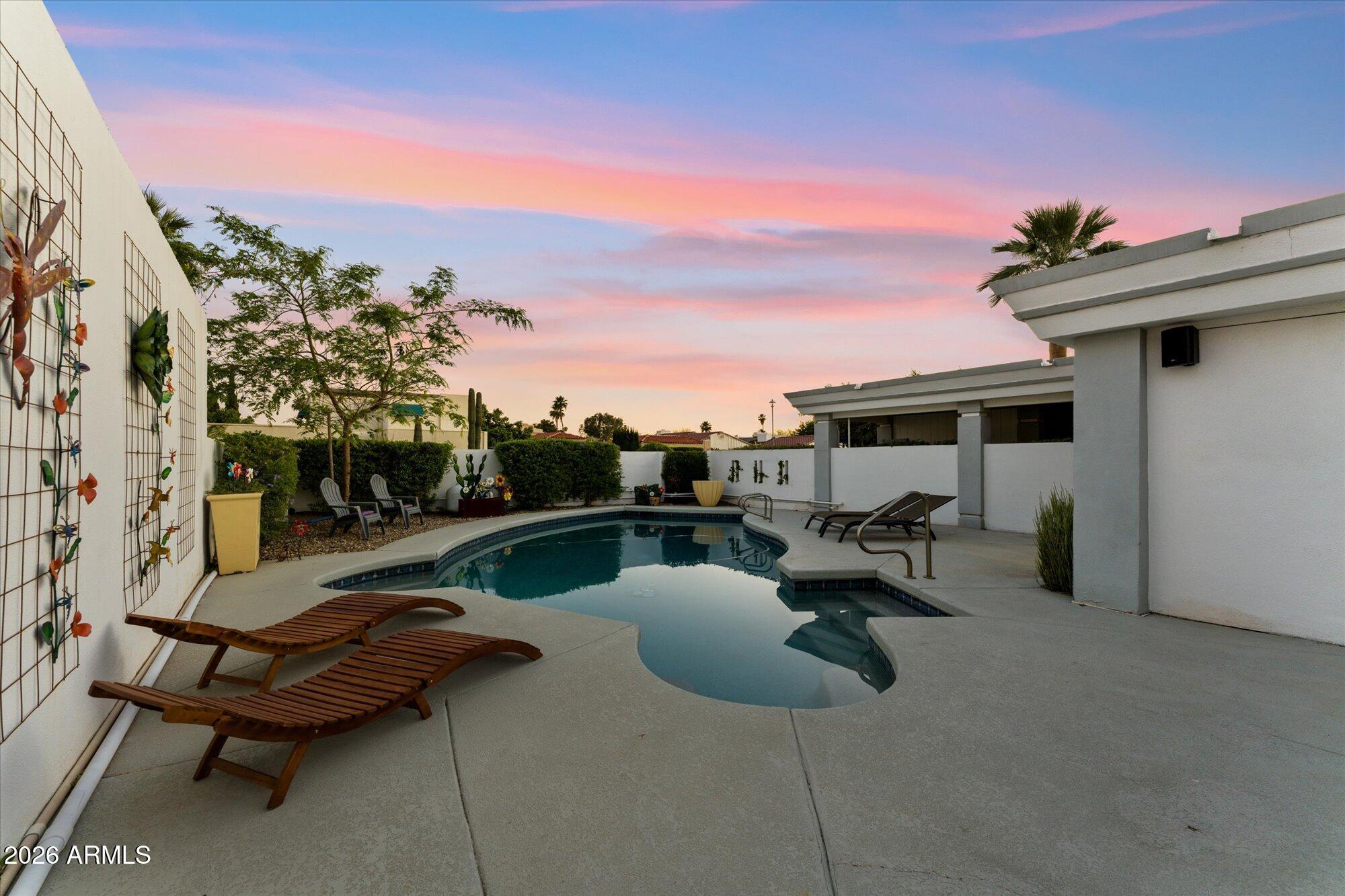 8626 E Via De La Escuela