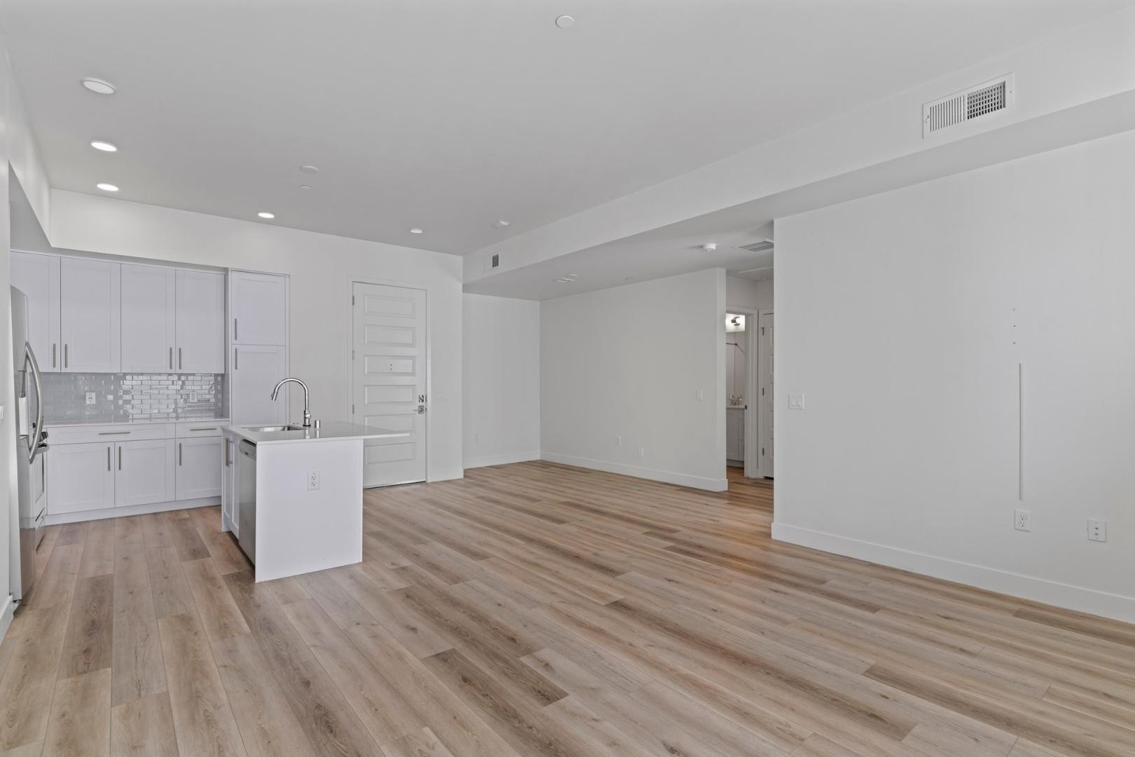 7300 E Earll Drive Unit 1018