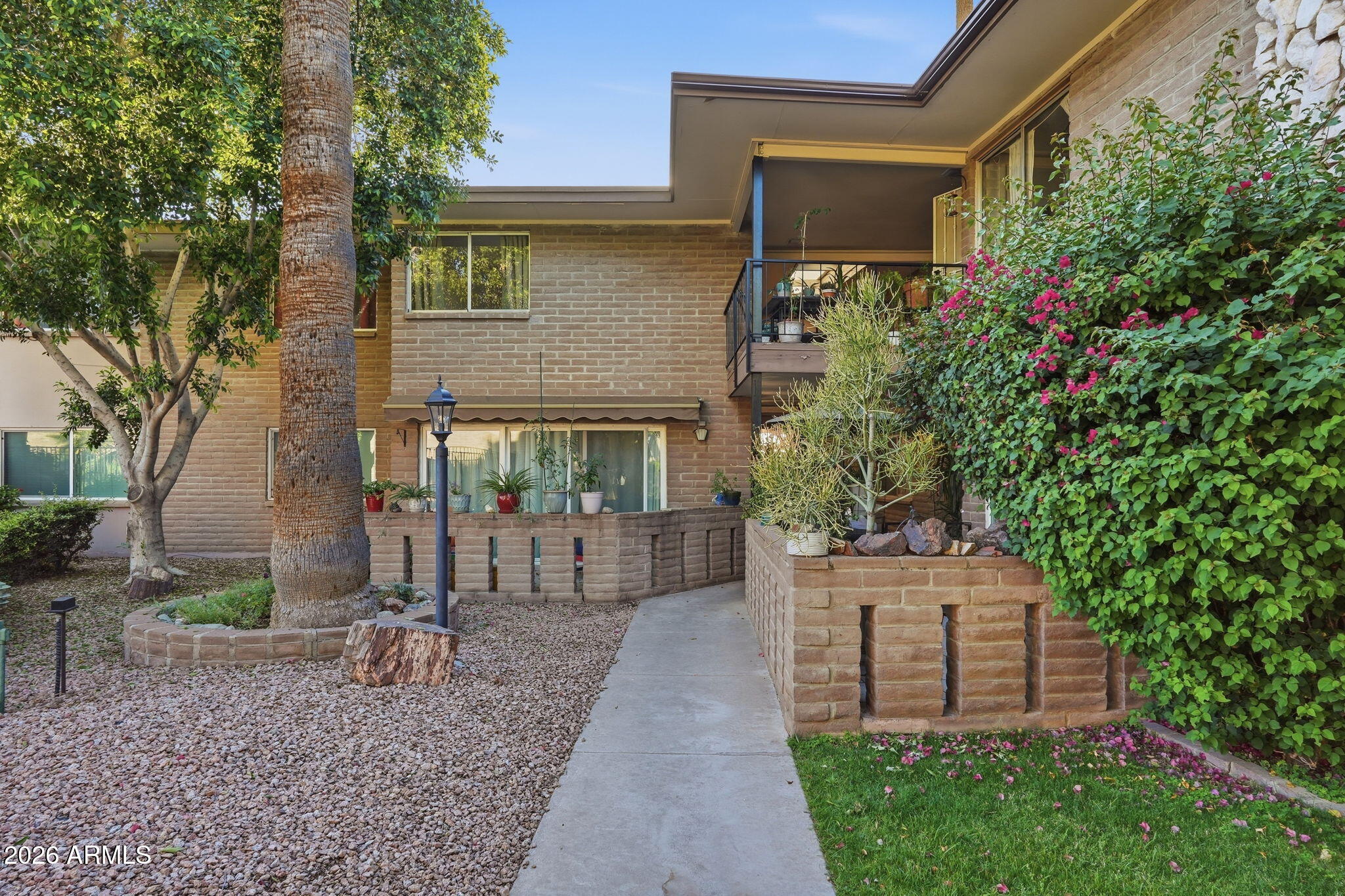 1901 E Missouri Avenue 204