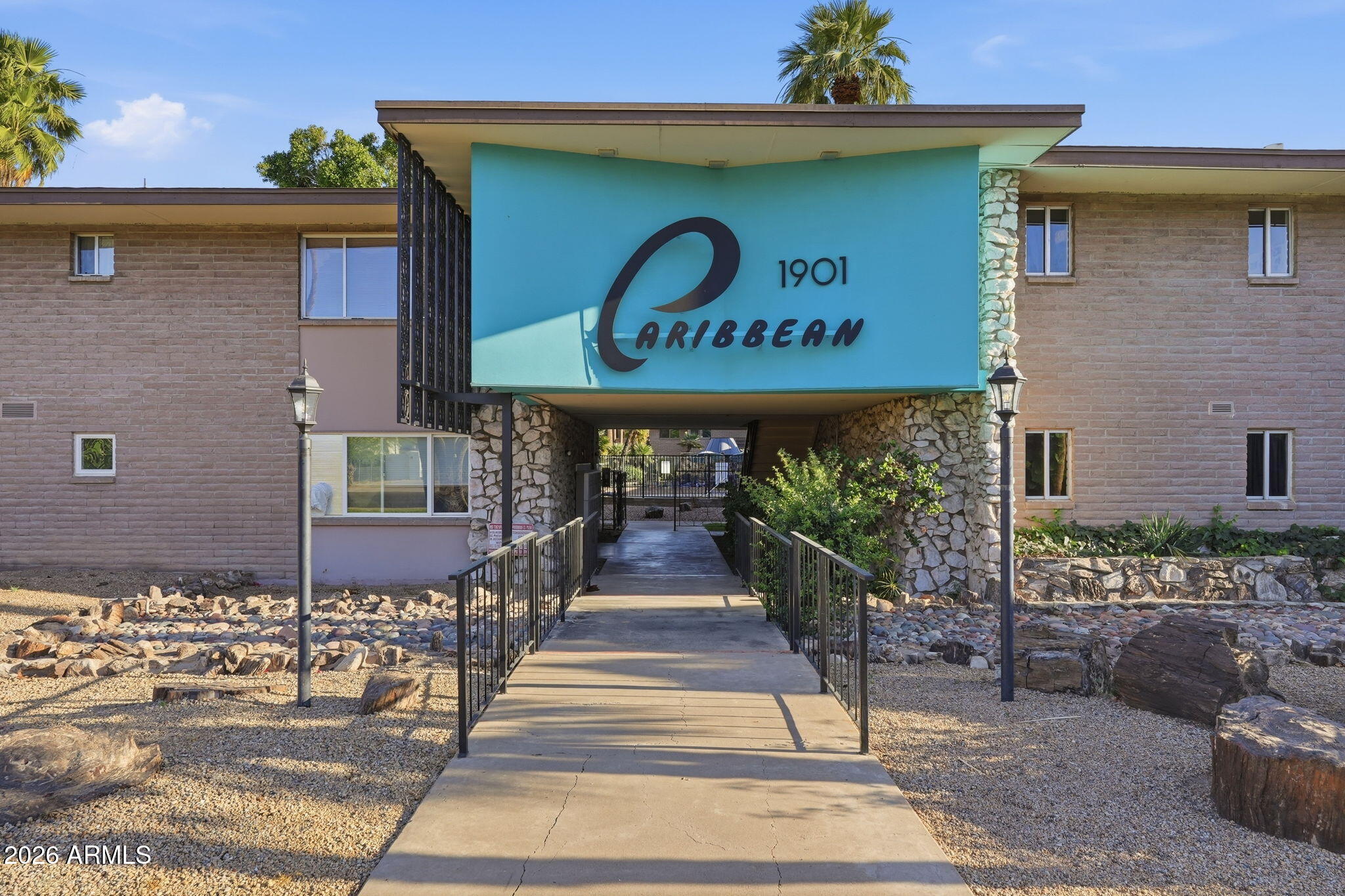 1901 E Missouri Avenue 204