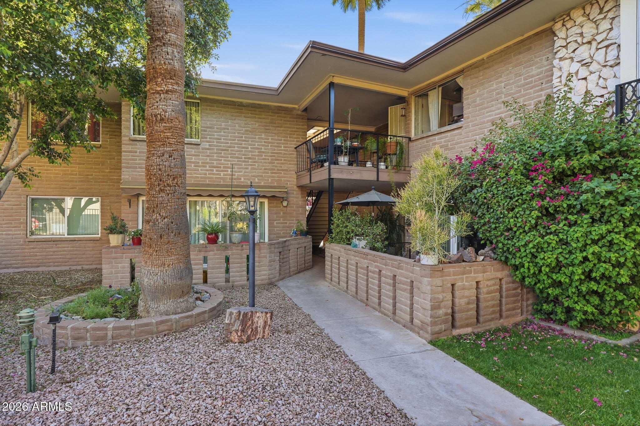 1901 E Missouri Avenue 204