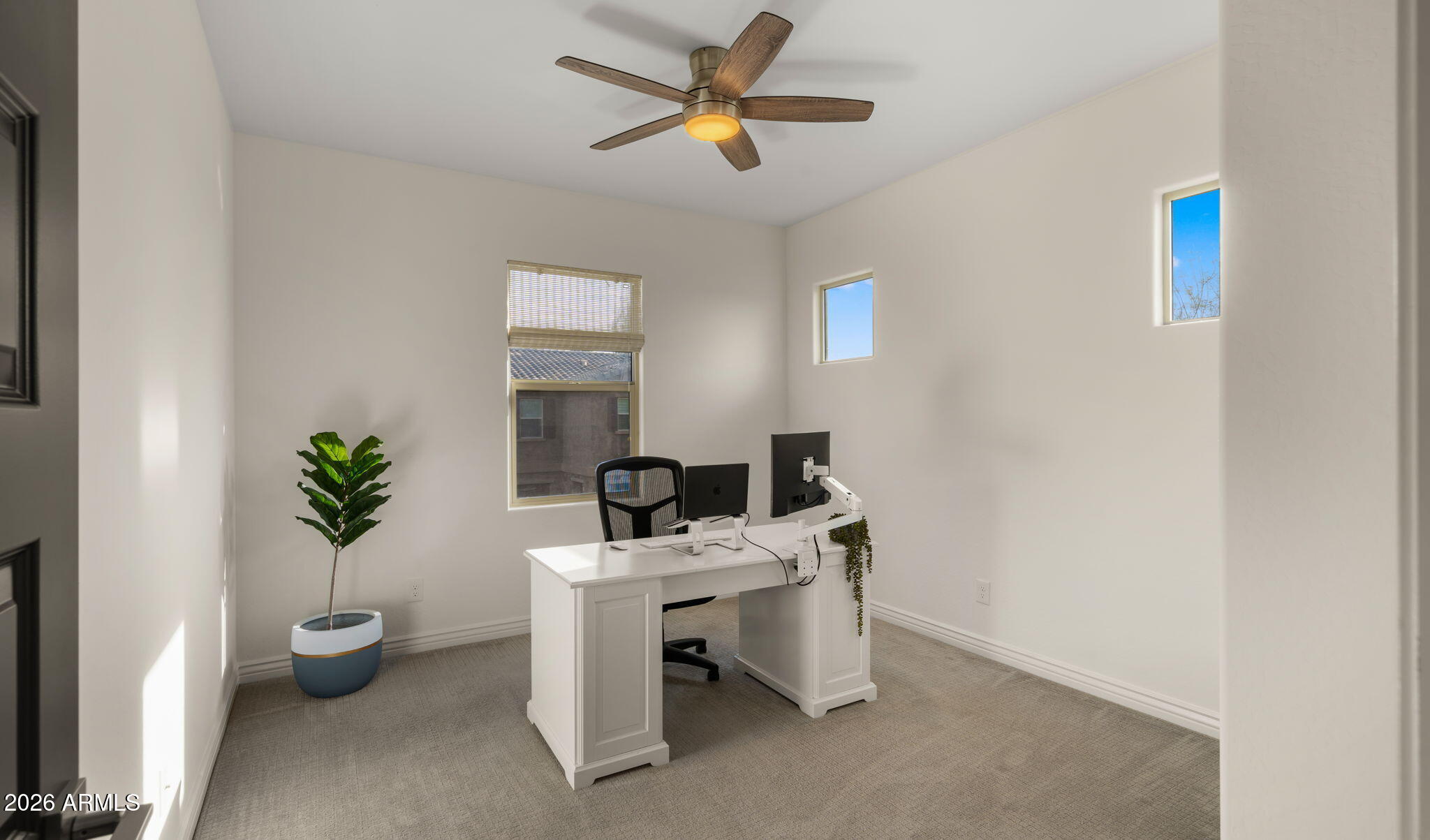 4724 E PARKSIDE Lane