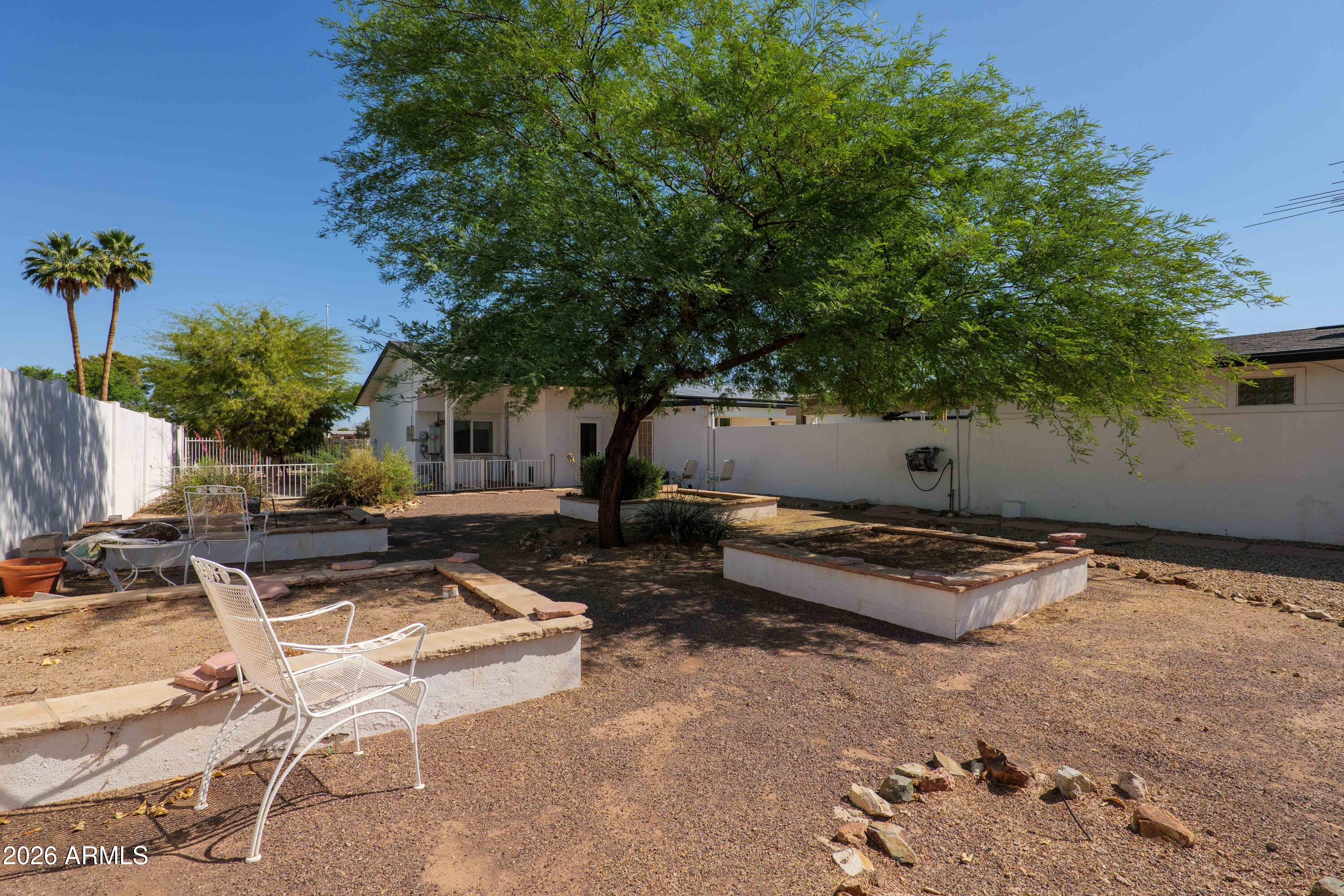 321 E Campbell Road