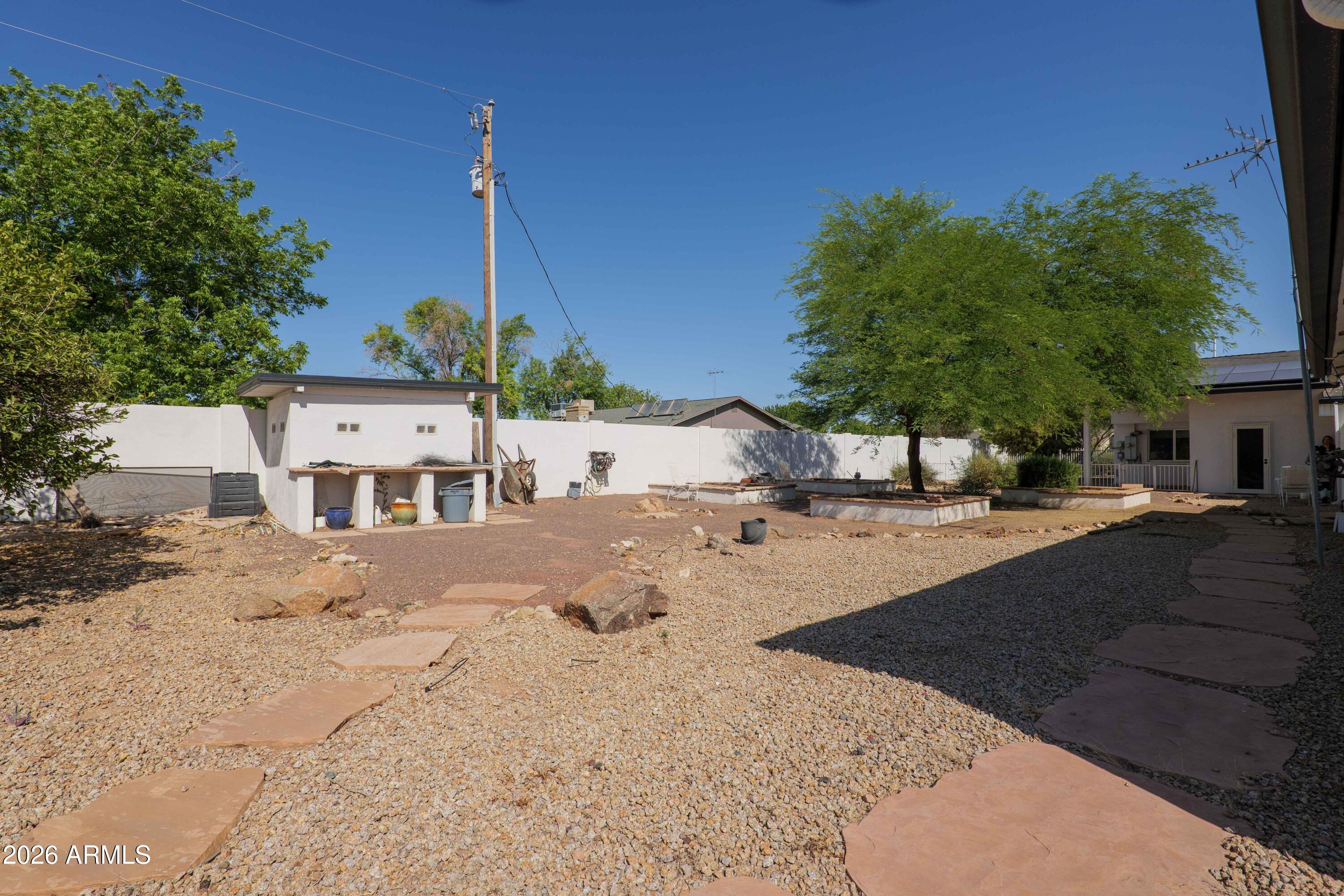 321 E Campbell Road