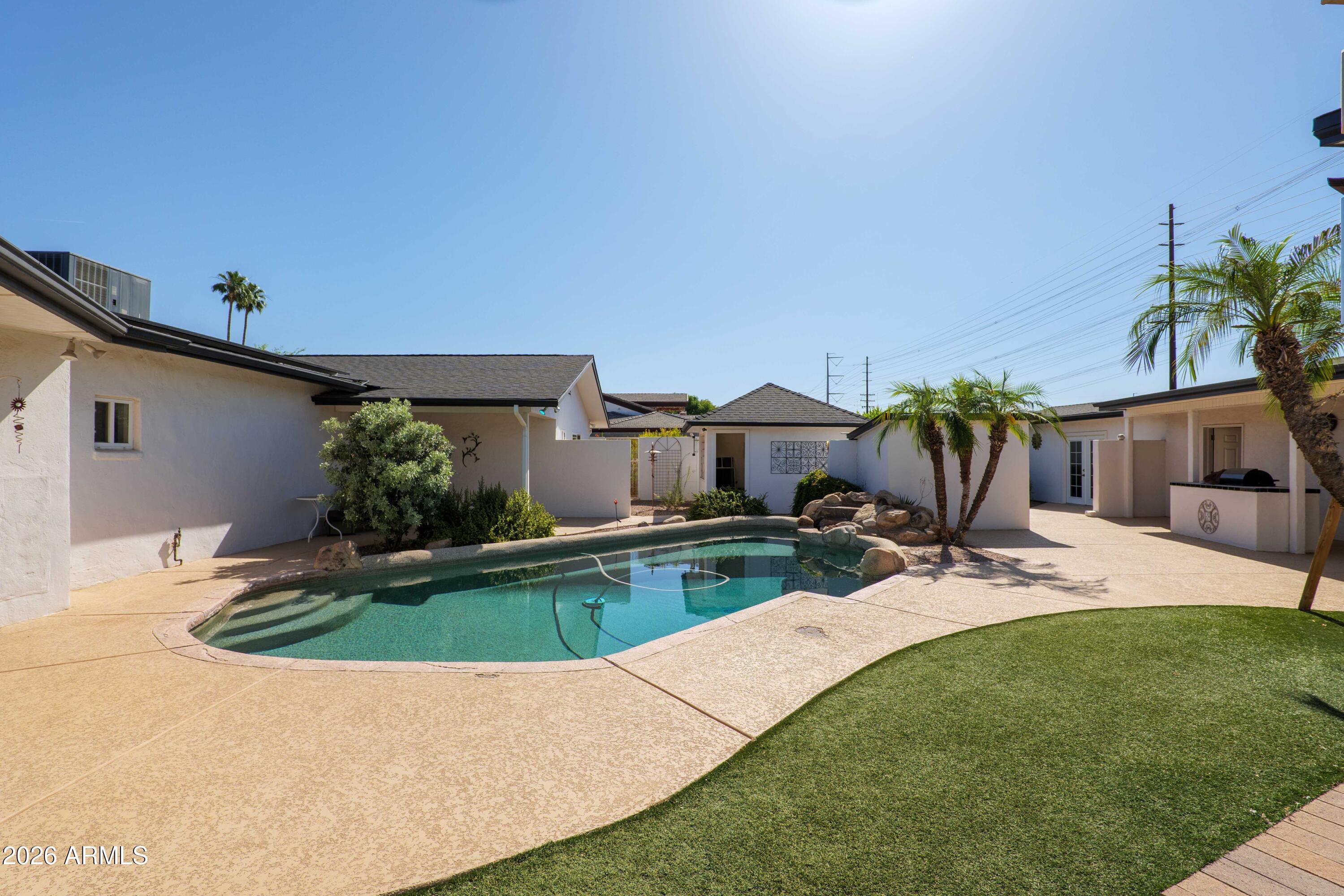 321 E Campbell Road