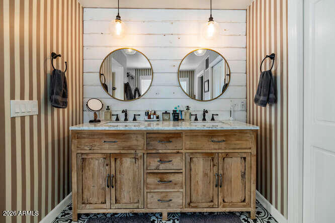 1021 W Encanto Boulevard