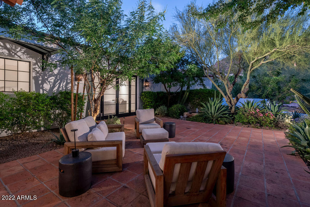 6723 N DESERT FAIRWAYS Drive