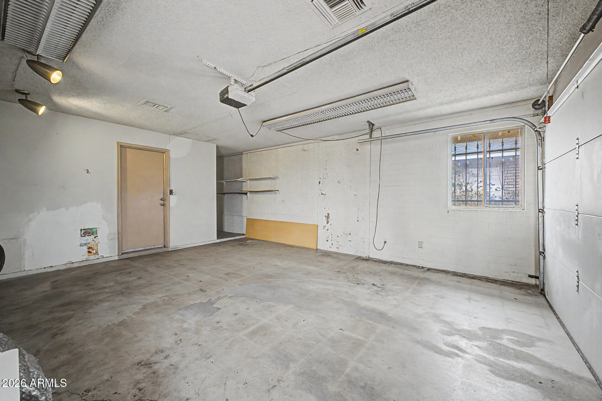 4024 W DUNLAP Avenue