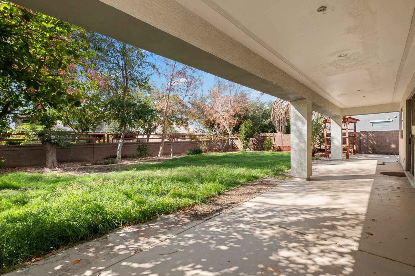18813 E Arrowhead Trail