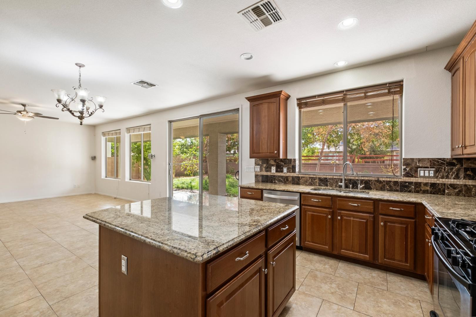 18813 E Arrowhead Trail