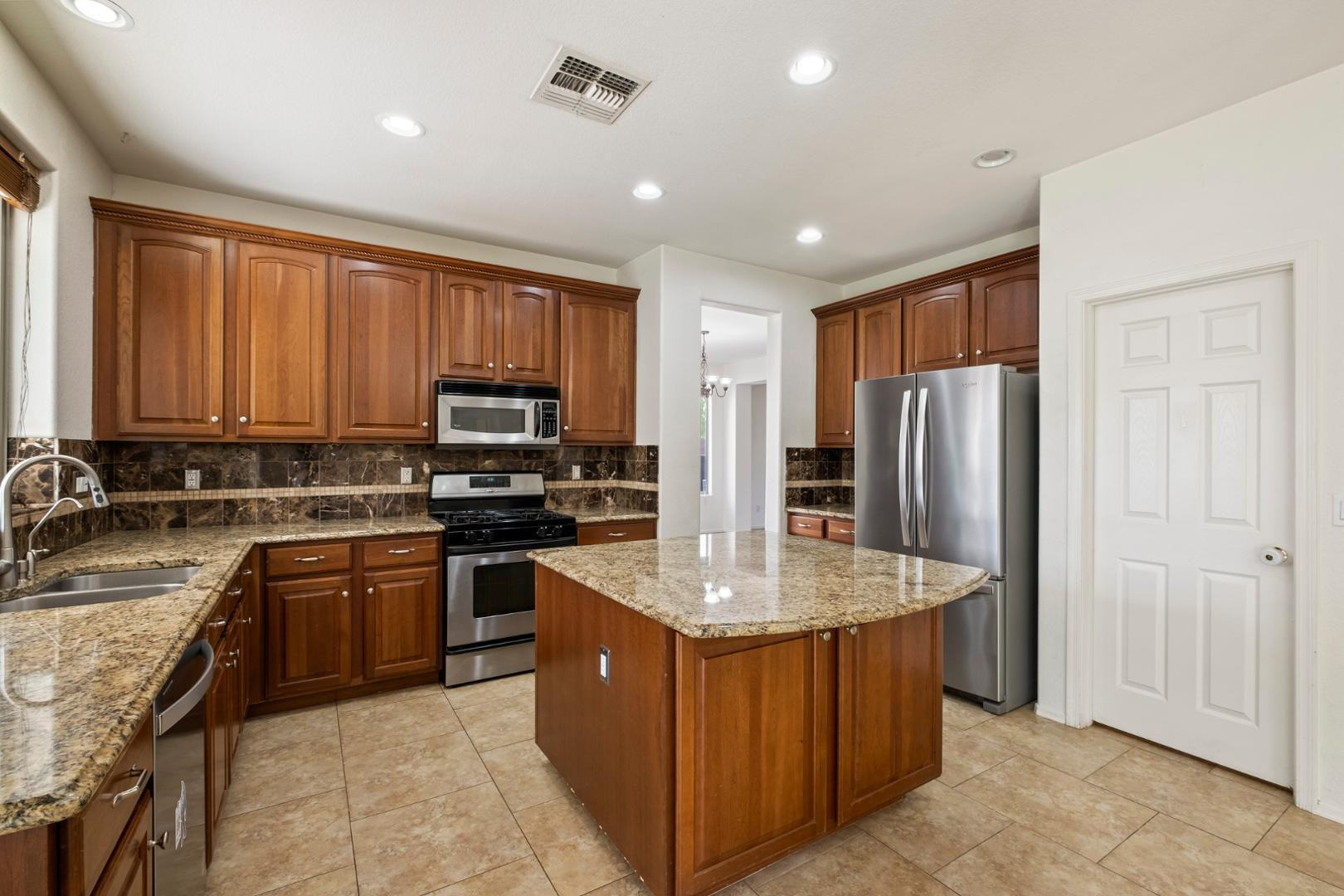 18813 E Arrowhead Trail