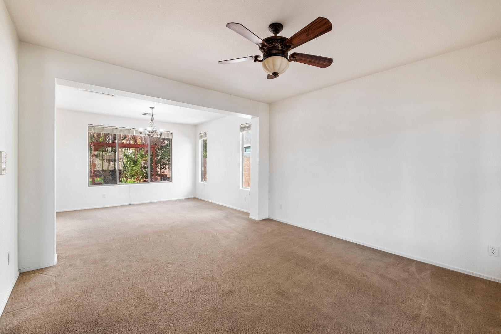 18813 E Arrowhead Trail