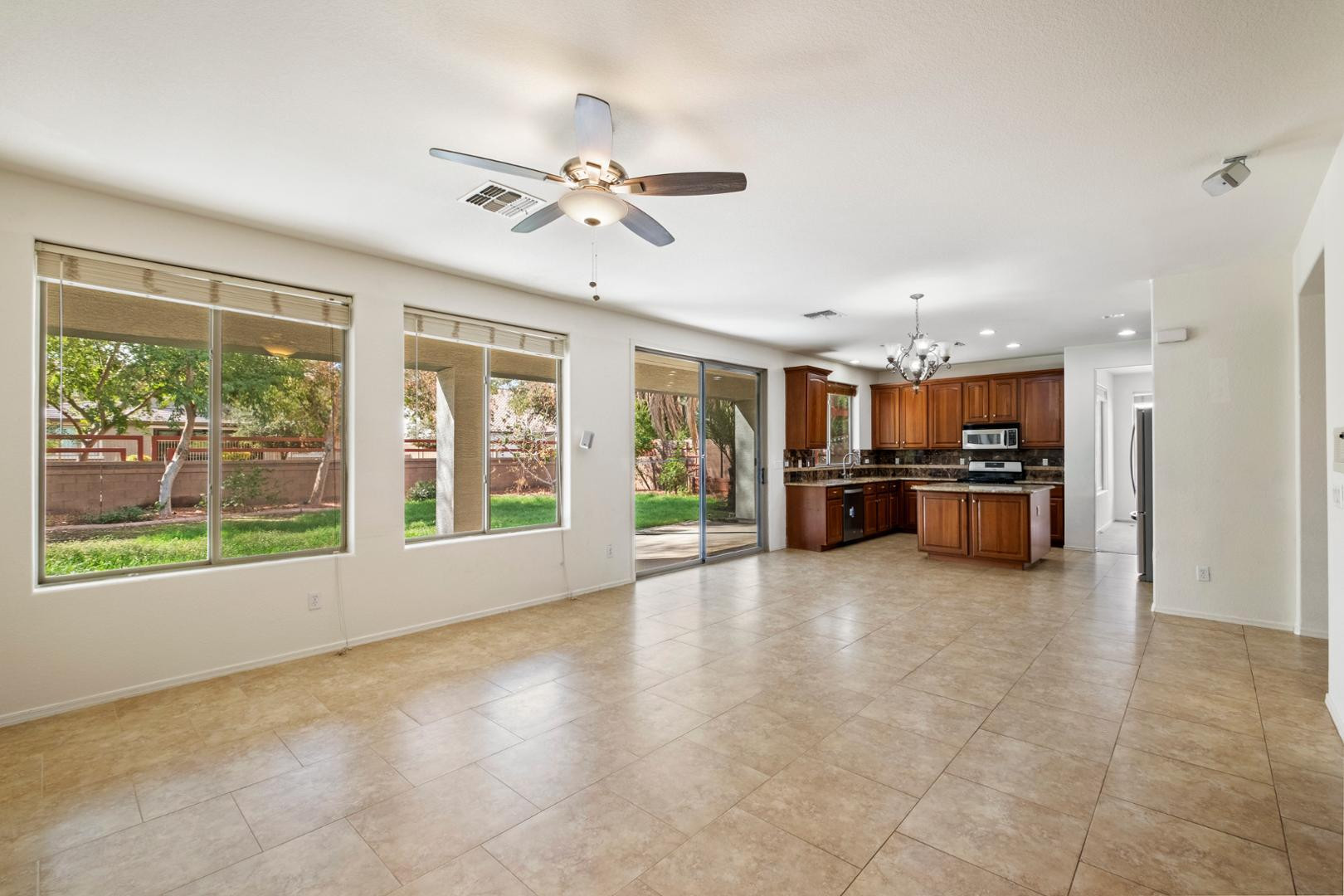 18813 E Arrowhead Trail