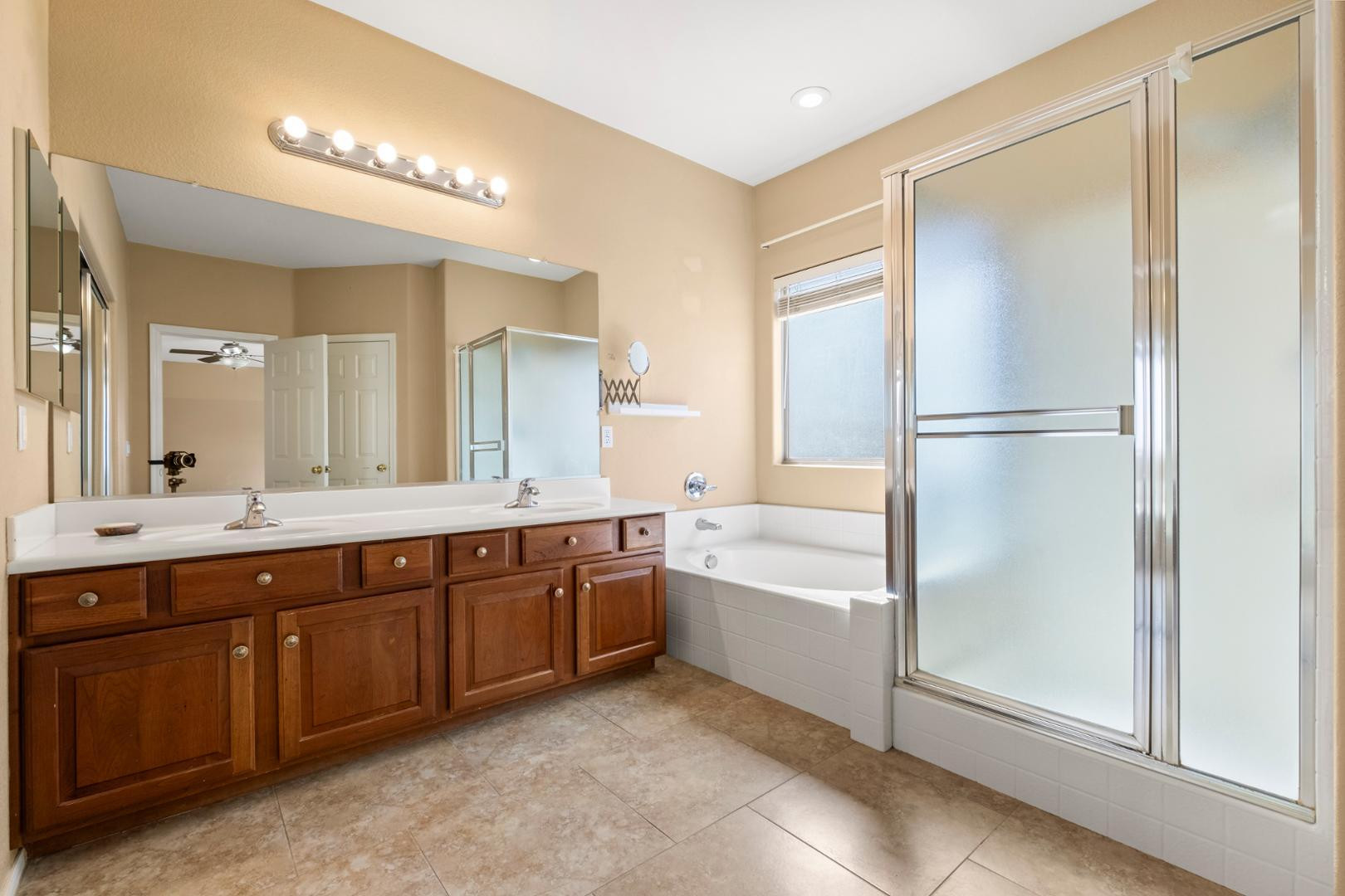18813 E Arrowhead Trail