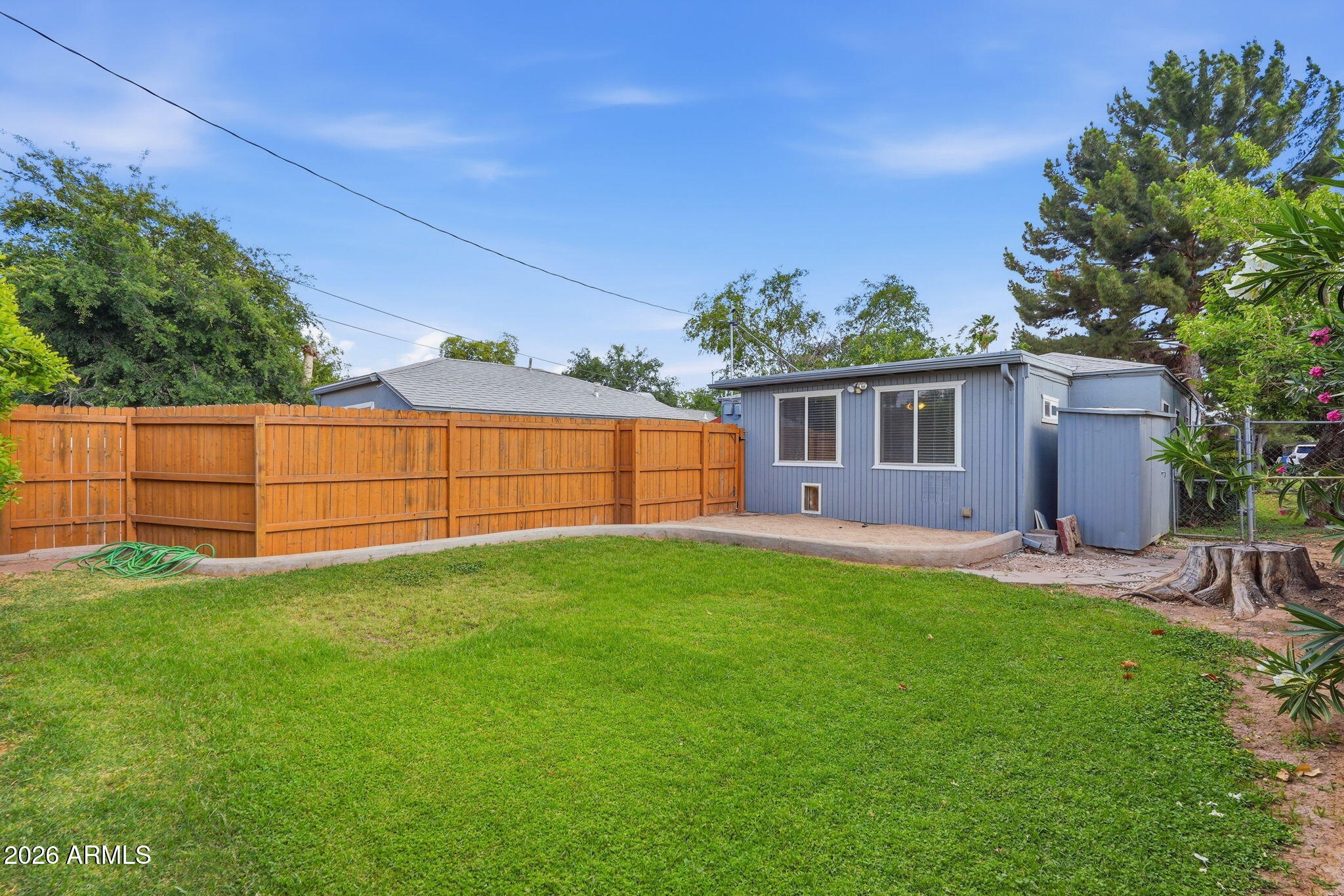 1046 E CLARENDON Avenue