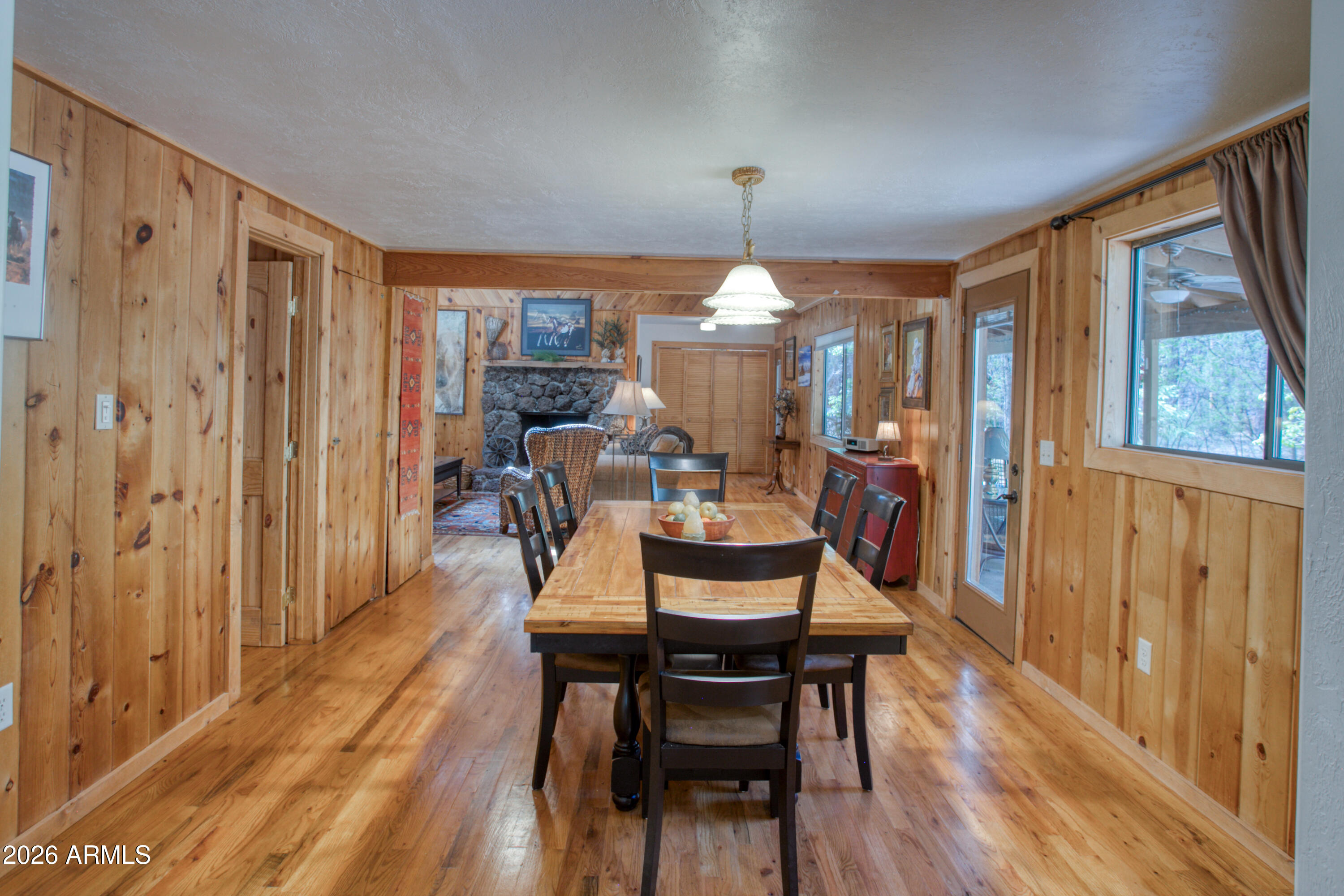 2982 HUMMINGBIRD Lane