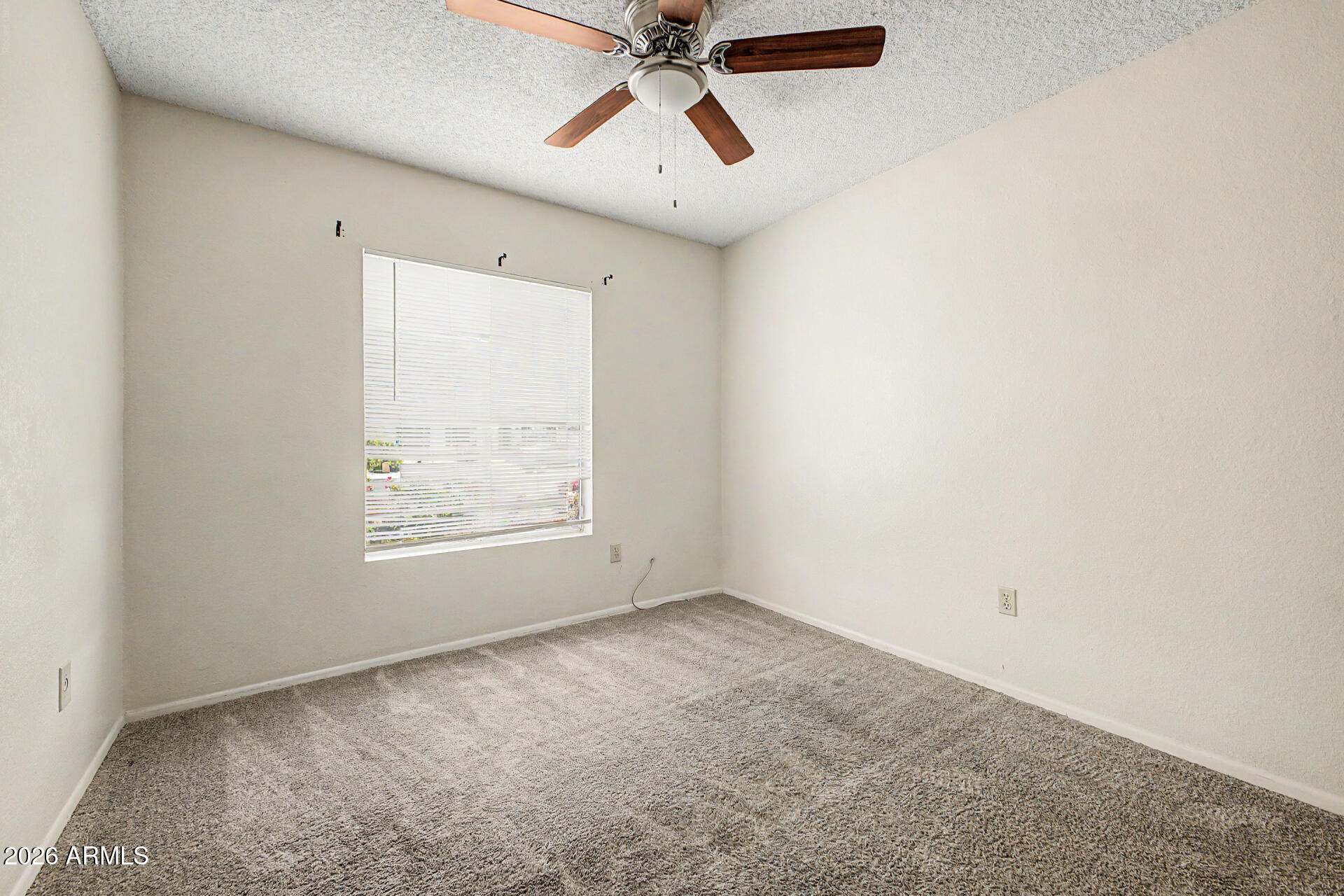 1068 W SANTA CRUZ Drive