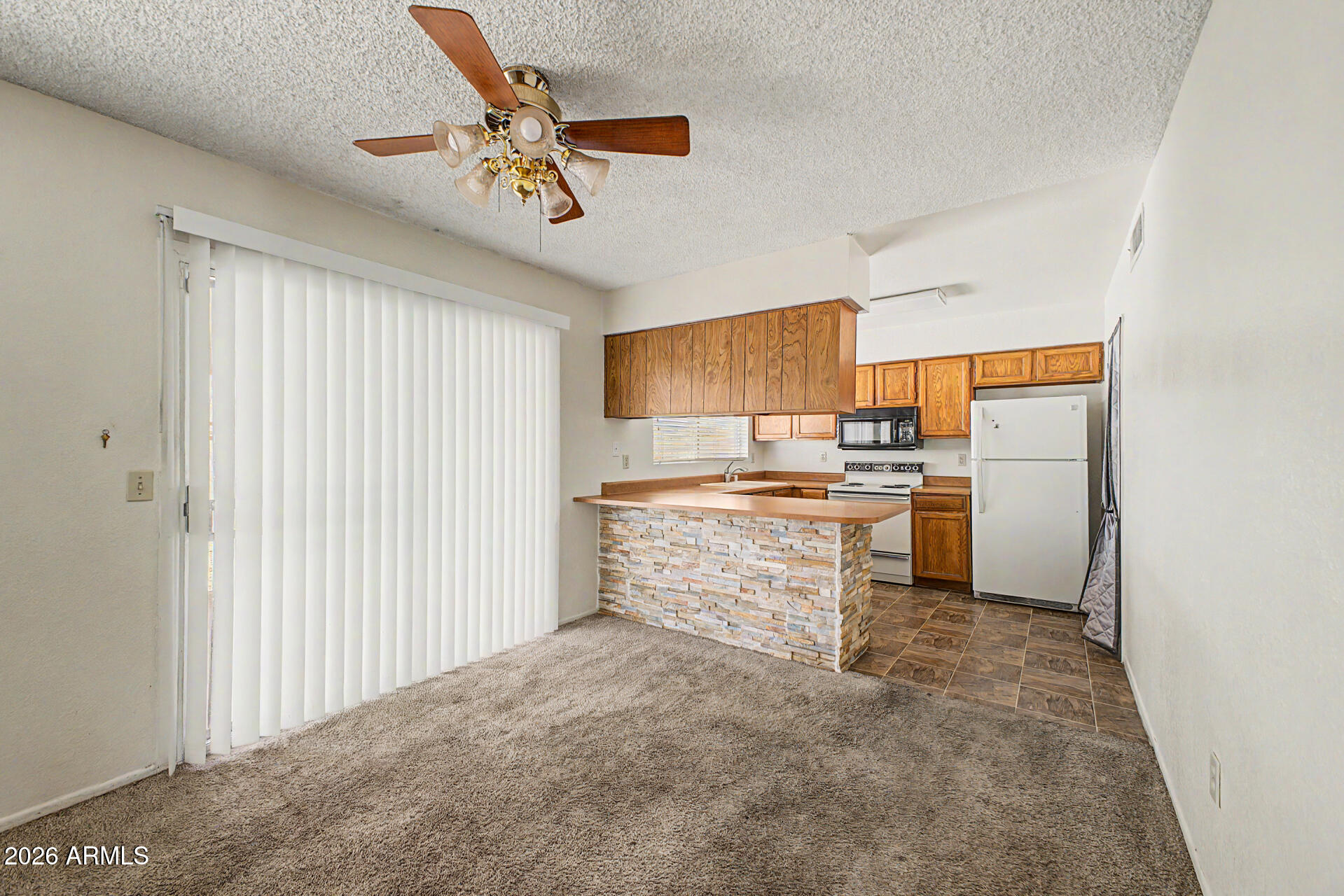 1068 W SANTA CRUZ Drive