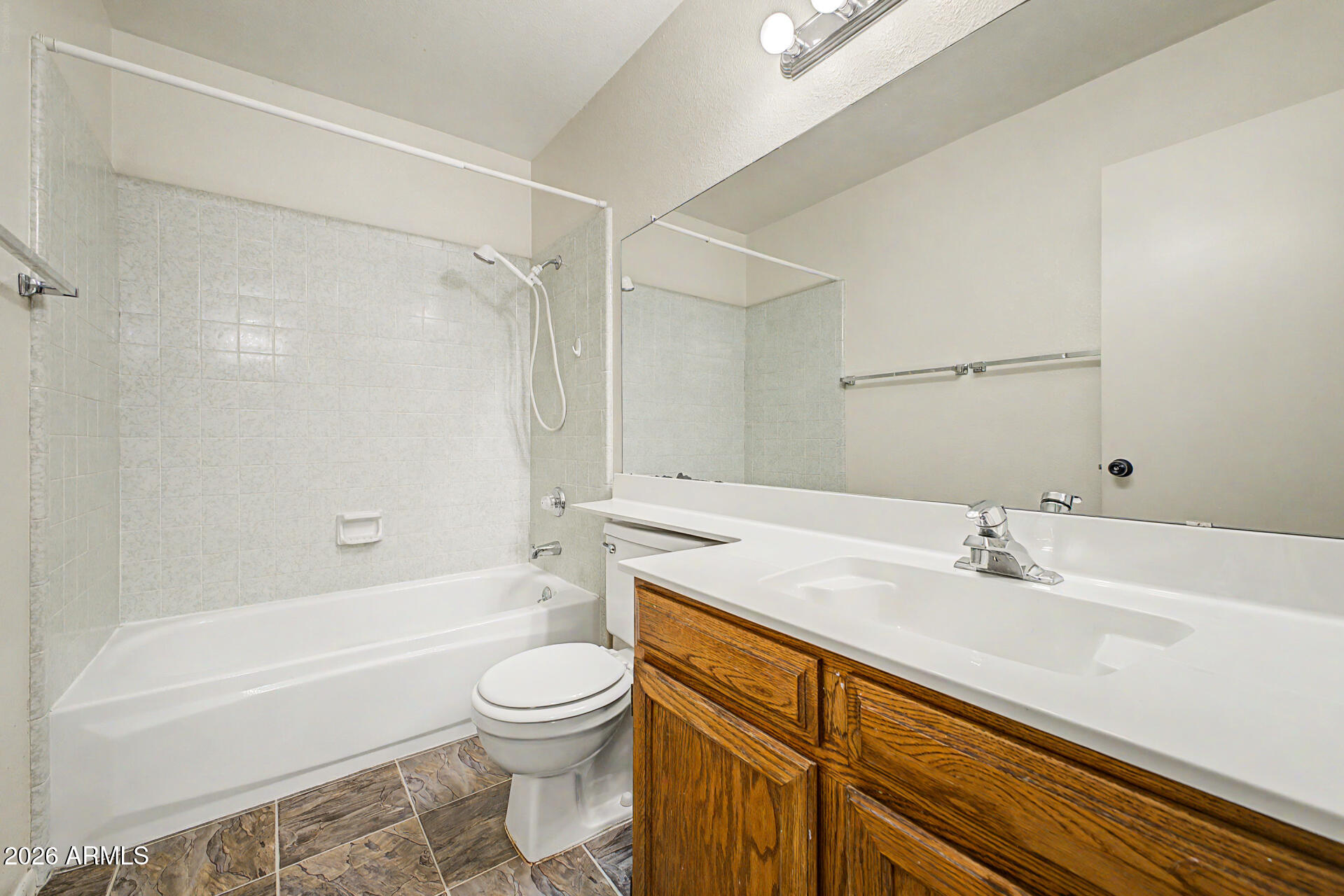 1068 W SANTA CRUZ Drive