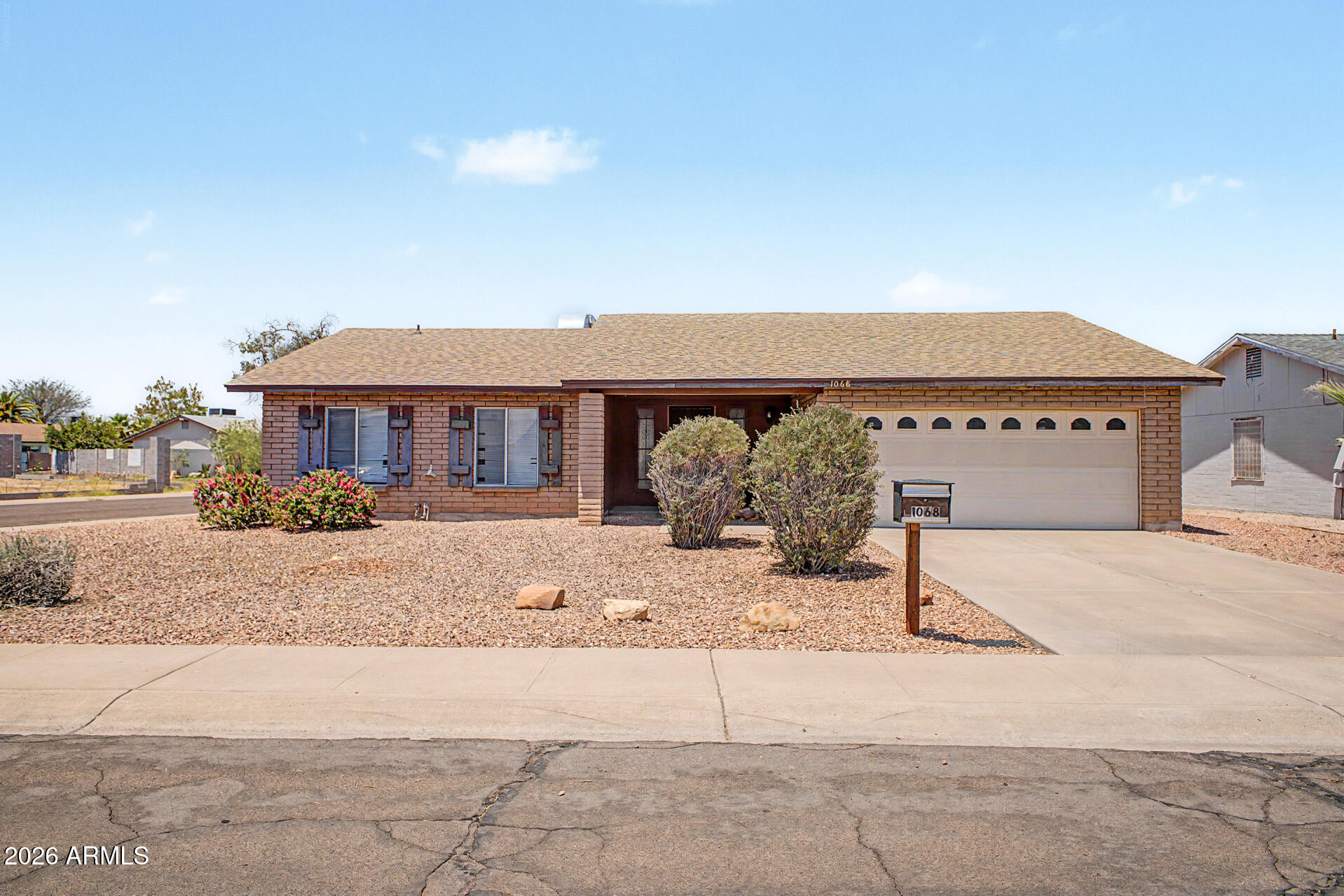 1068 W SANTA CRUZ Drive