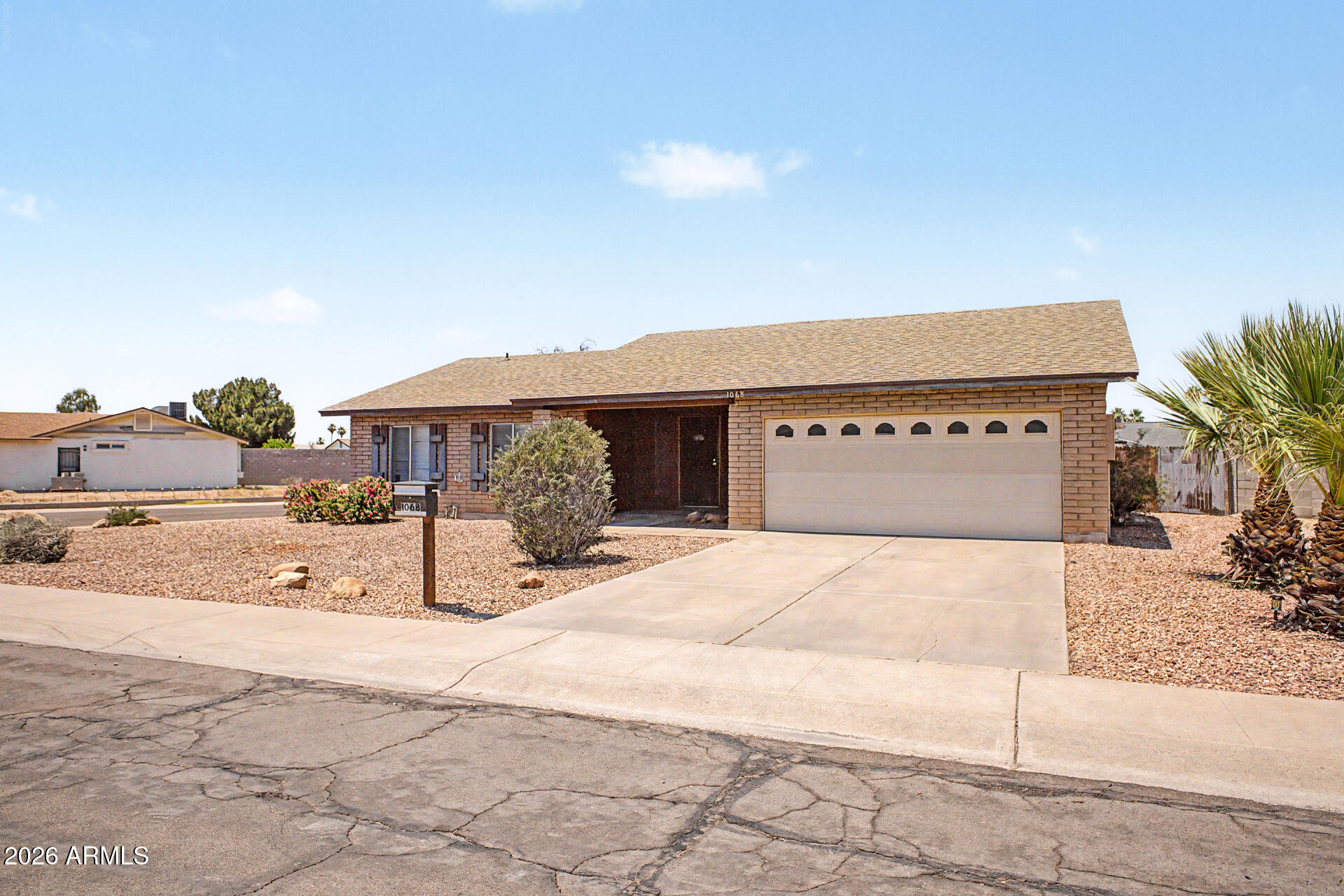 1068 W SANTA CRUZ Drive