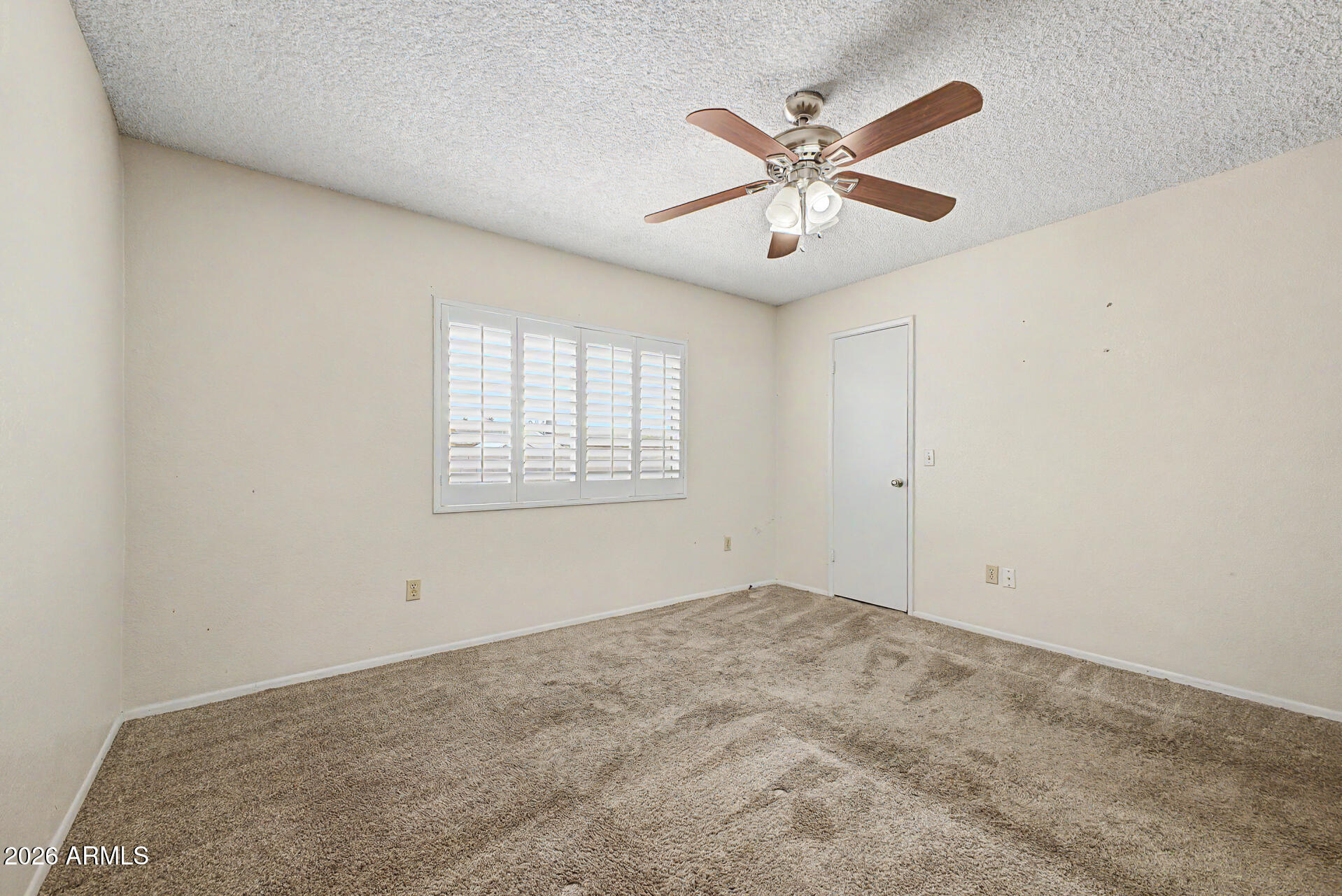1068 W SANTA CRUZ Drive