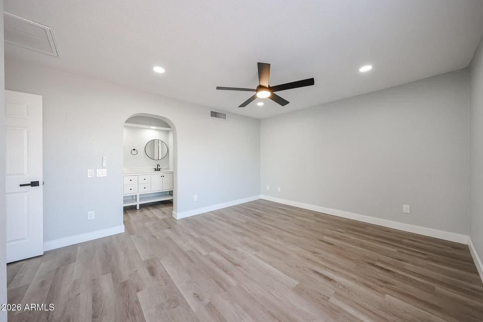 3951 E Waltann Lane