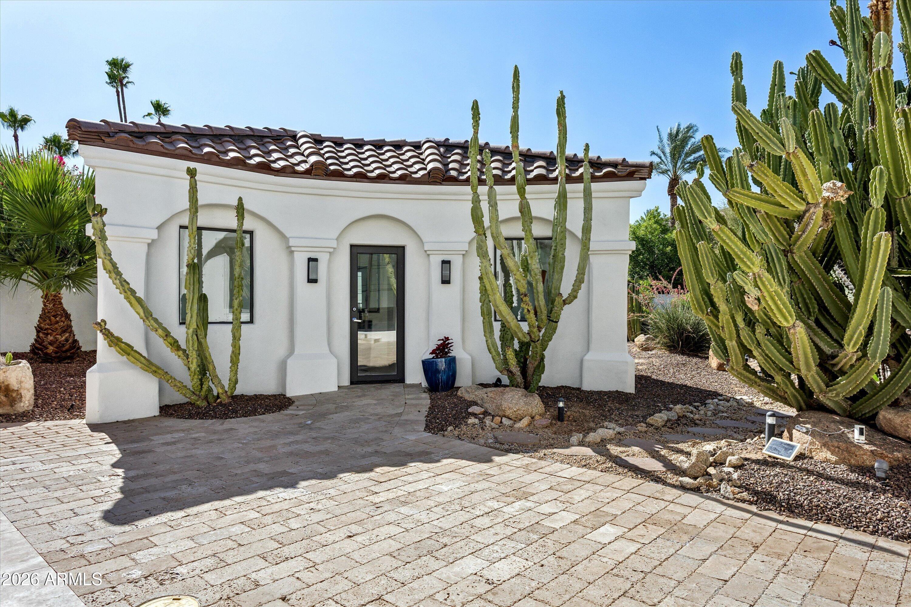 6001 E NAUMANN Drive