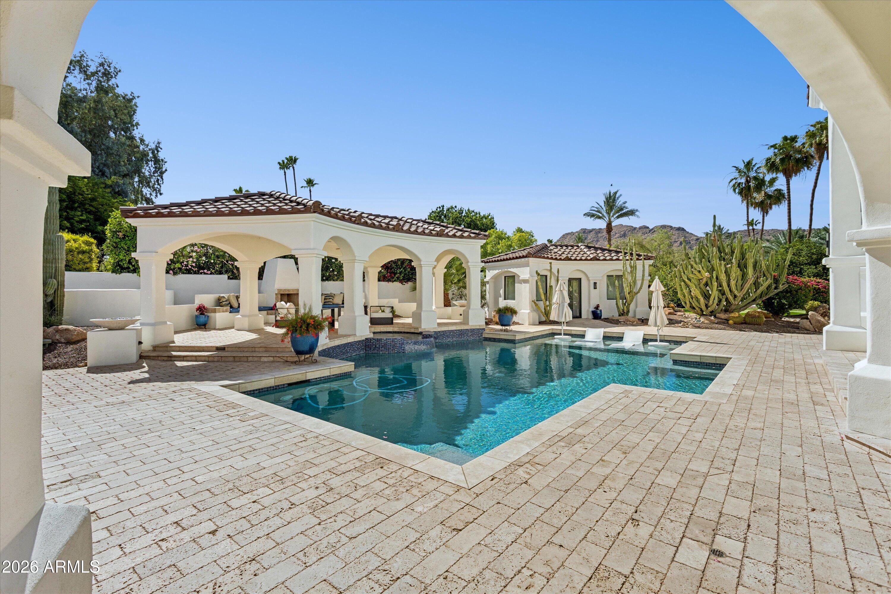 6001 E NAUMANN Drive