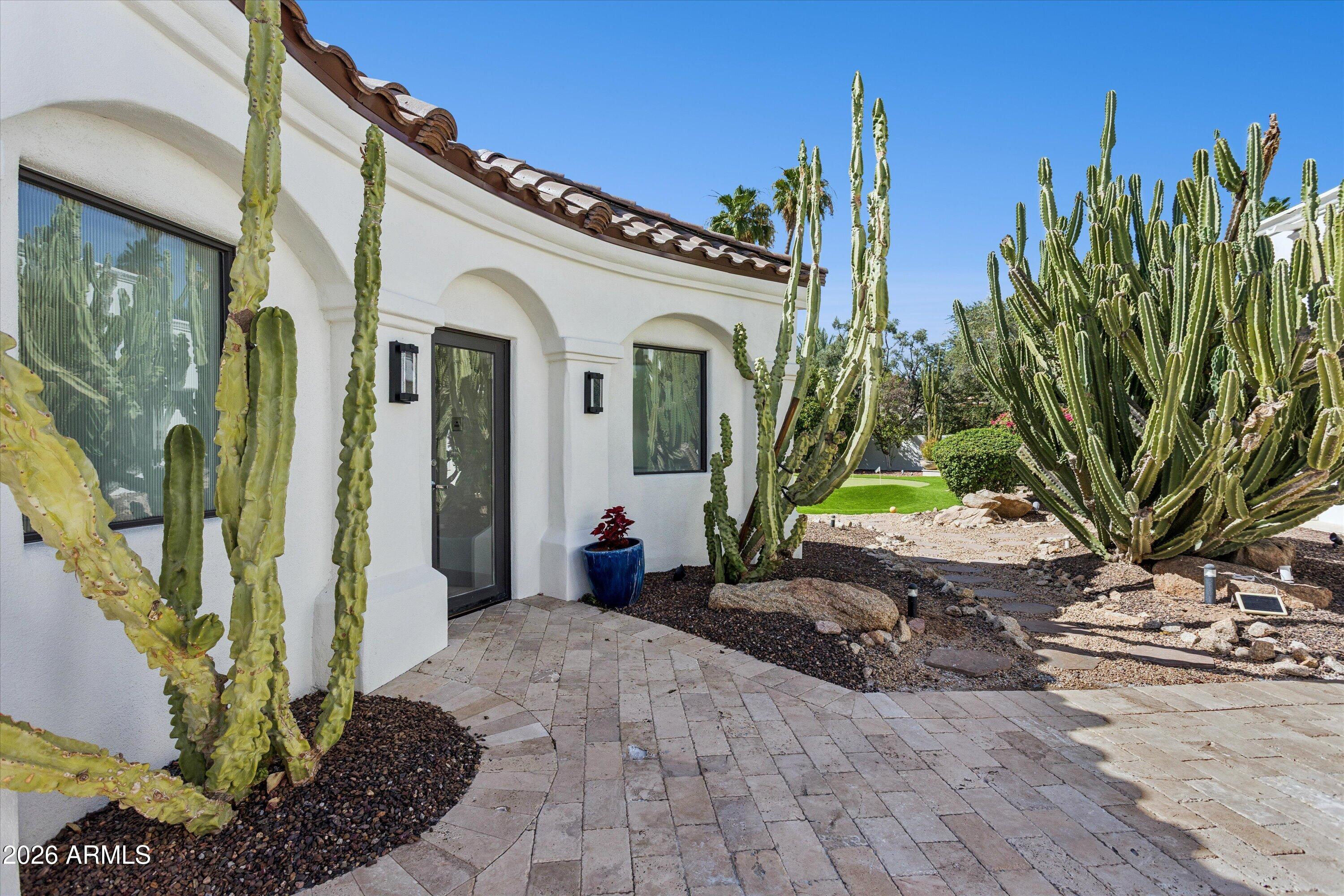 6001 E NAUMANN Drive