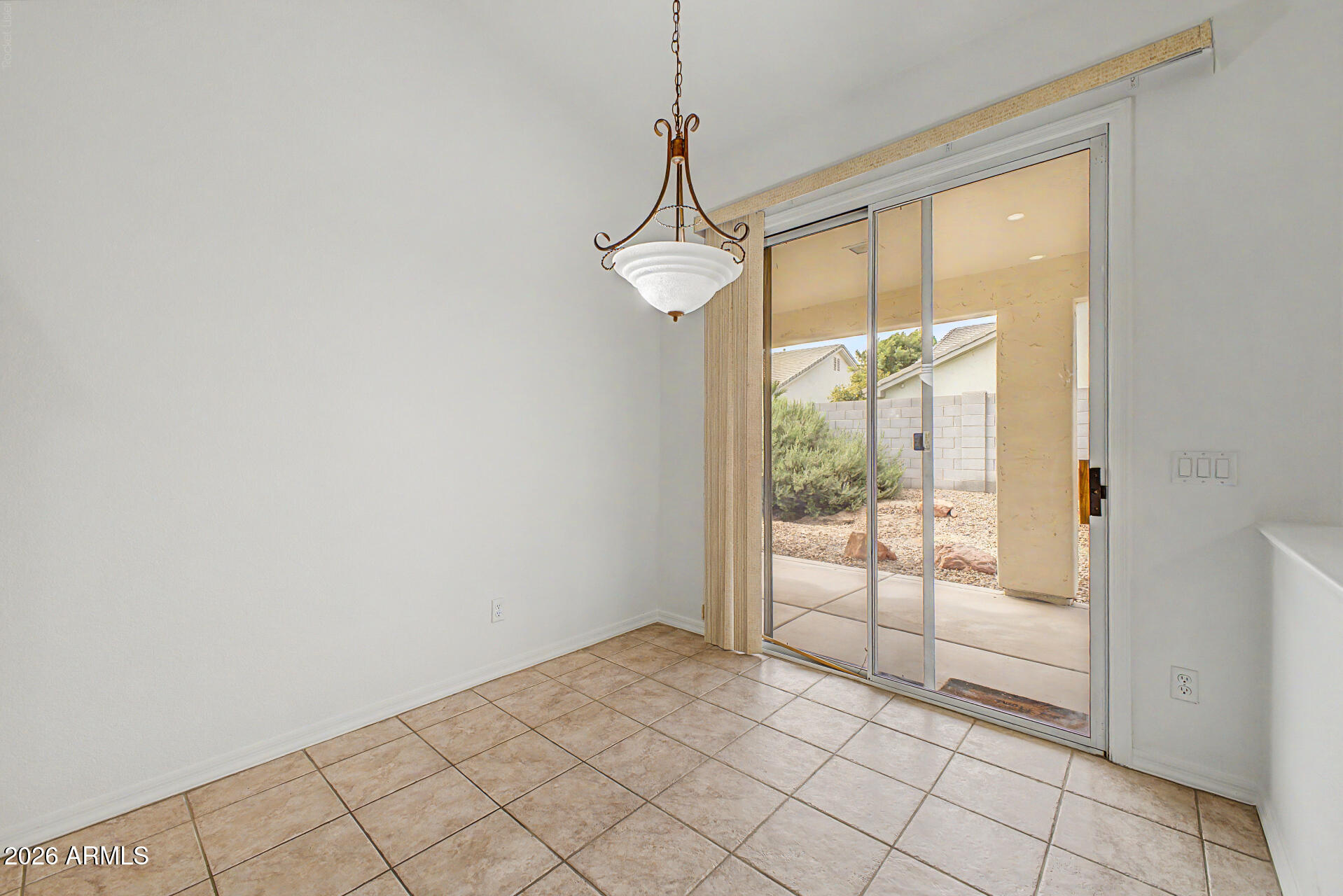 1528 E LAREDO Street