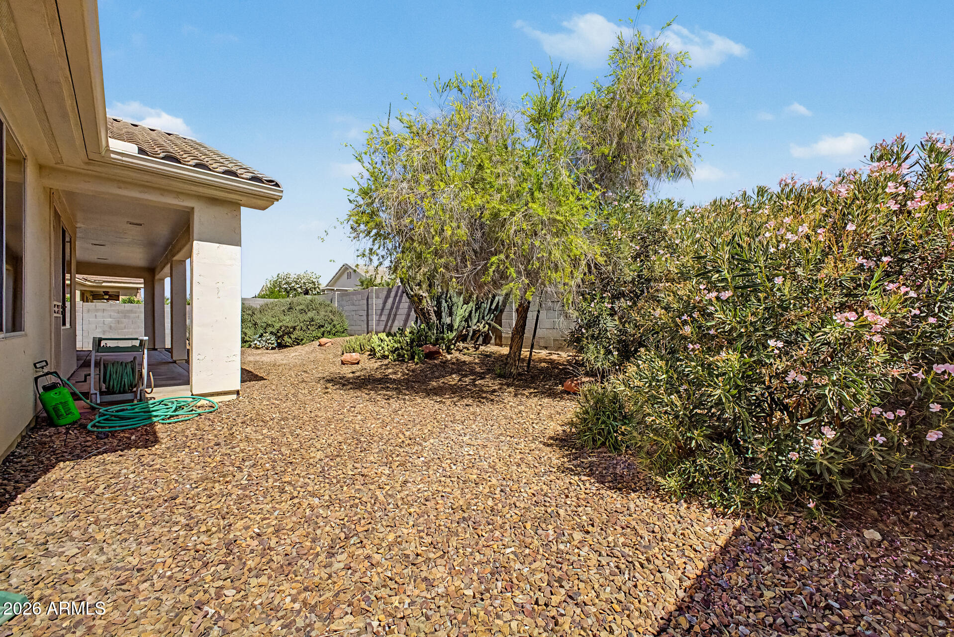 1528 E LAREDO Street