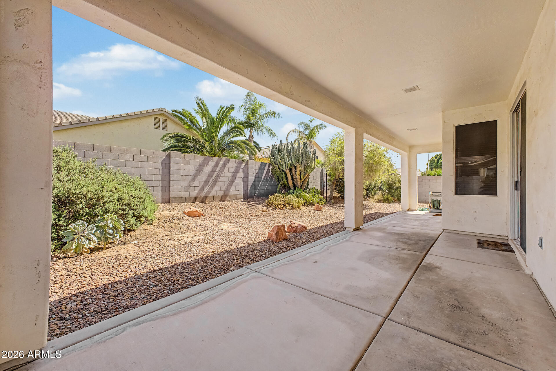 1528 E LAREDO Street