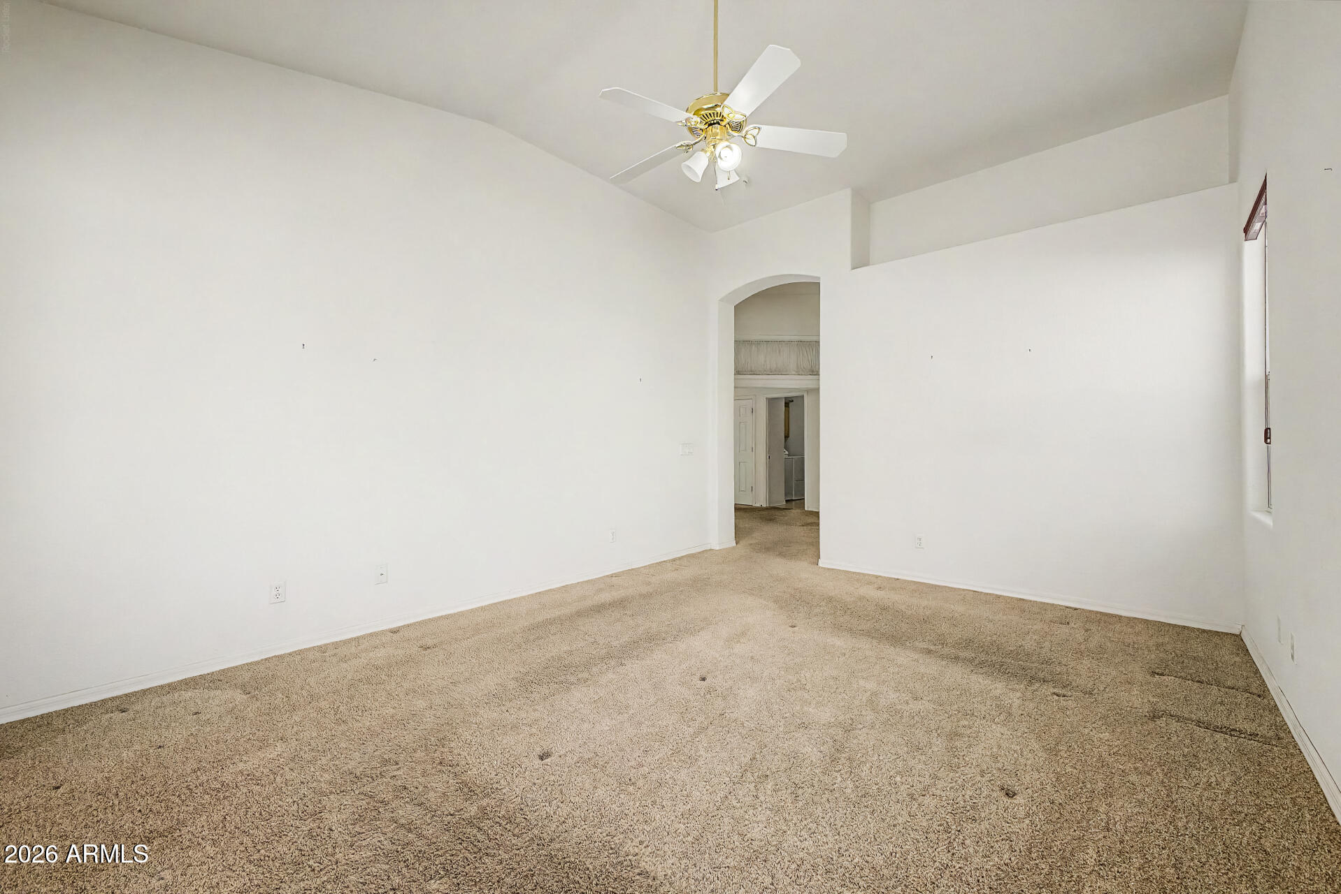 1528 E LAREDO Street