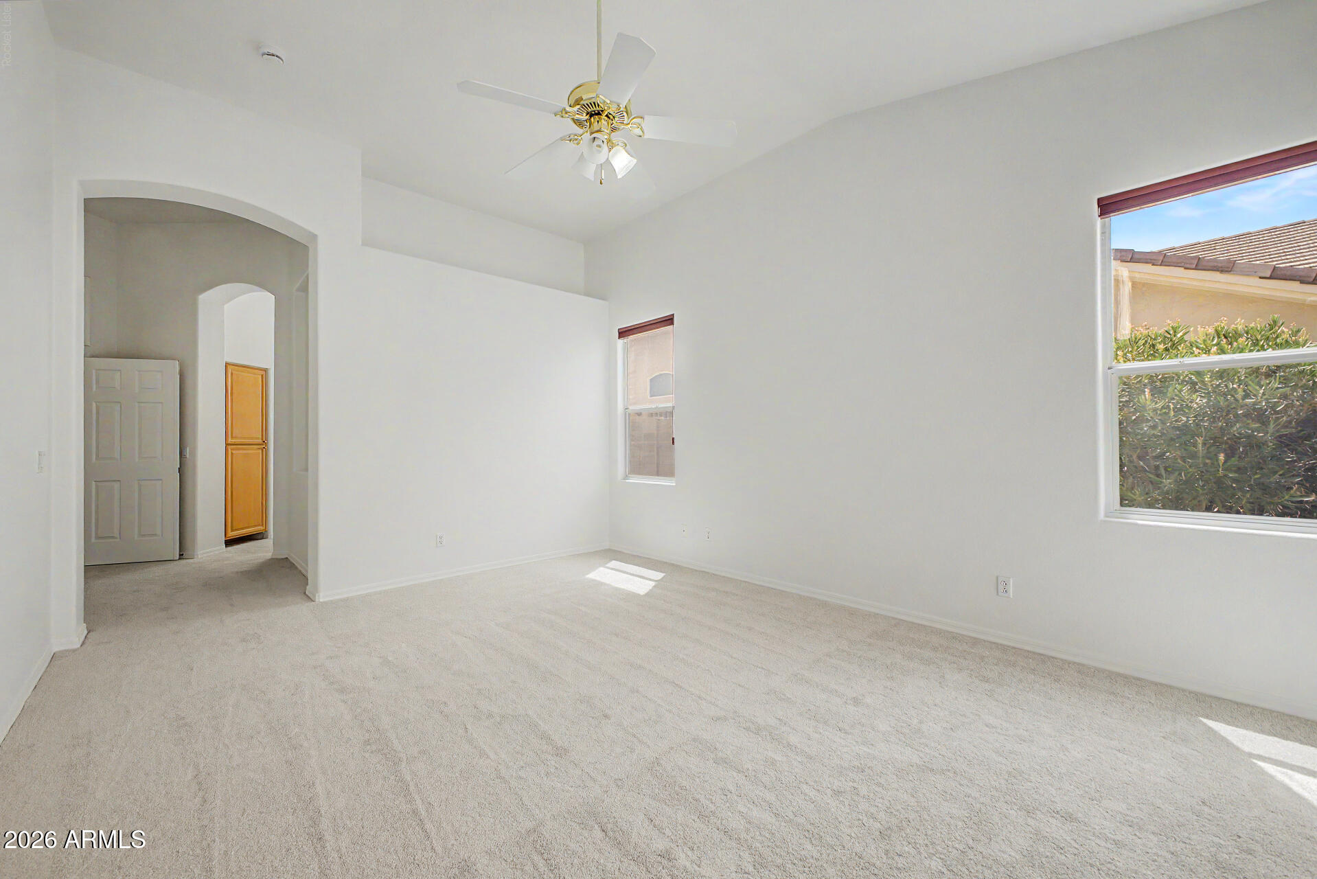 1528 E LAREDO Street