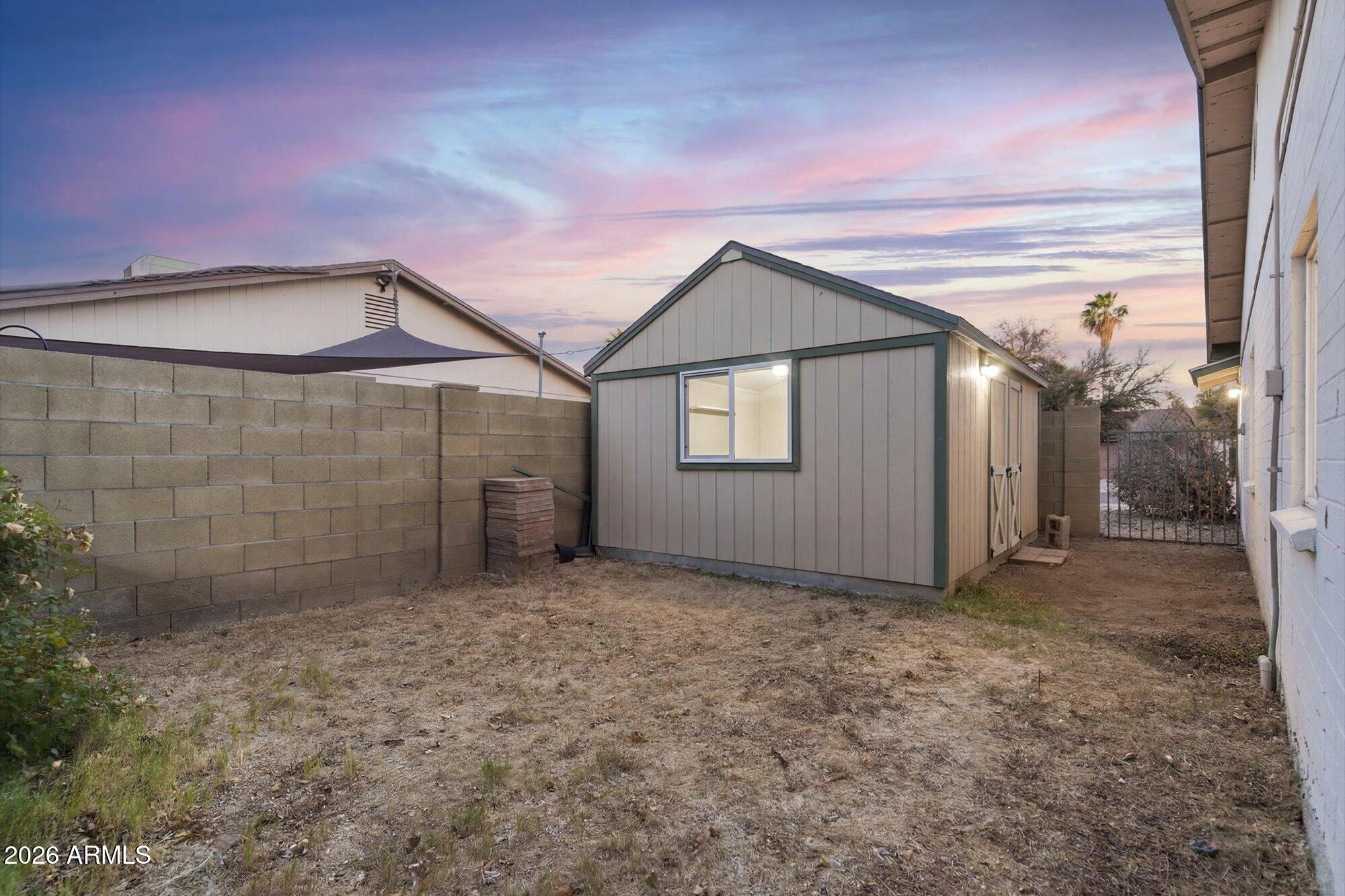 1434 W KERRY Lane
