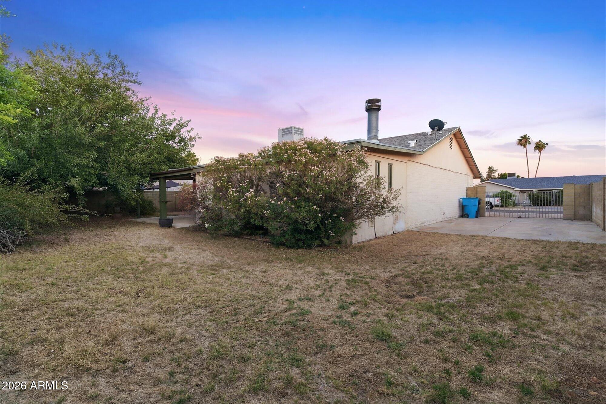 1434 W KERRY Lane