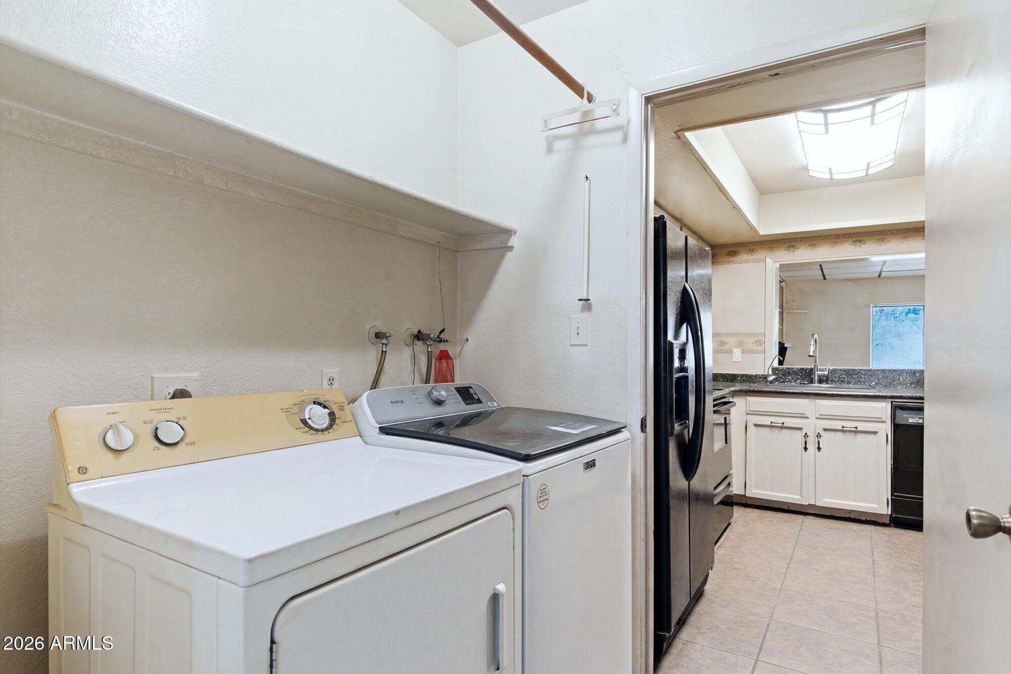 1434 W KERRY Lane