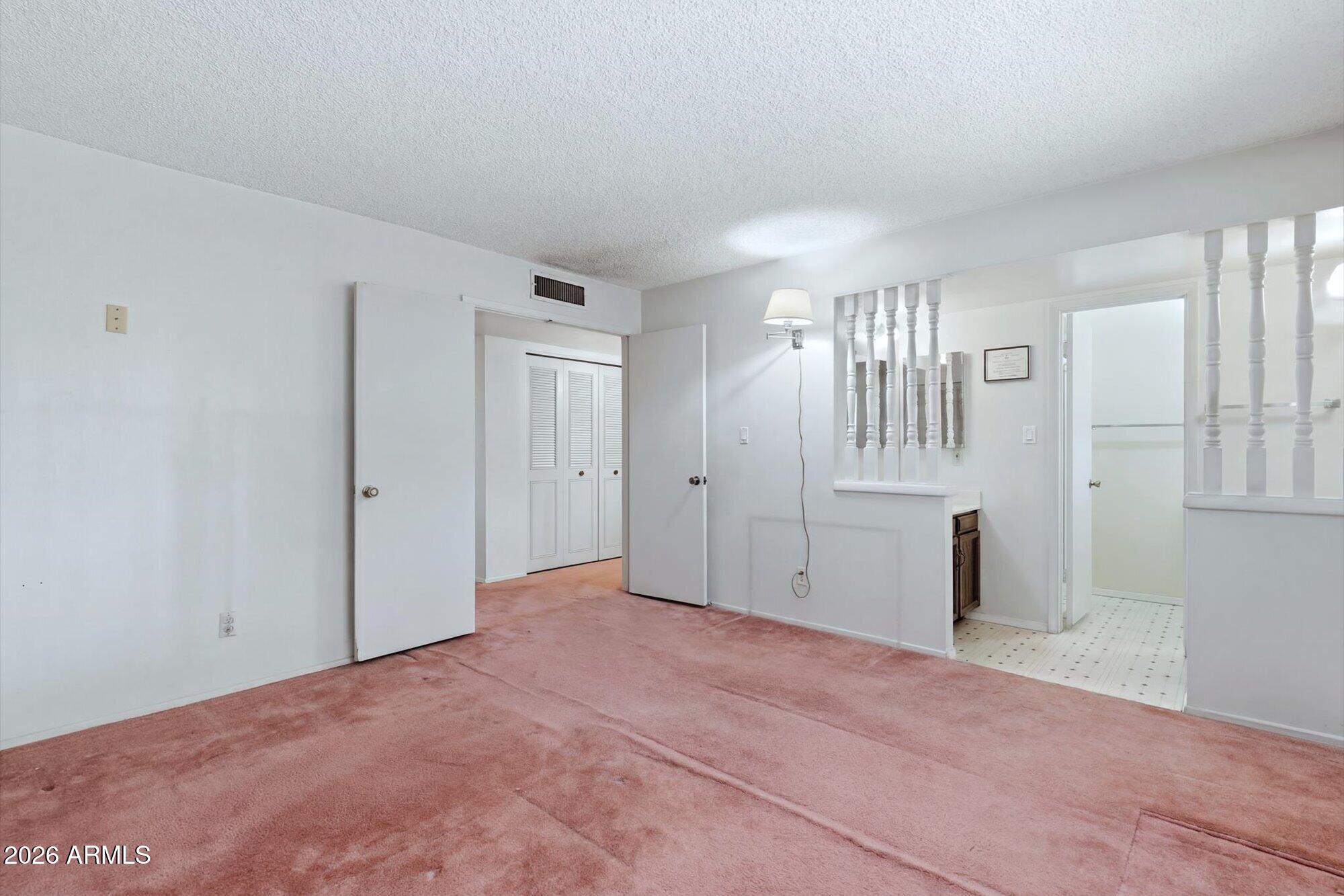 1434 W KERRY Lane