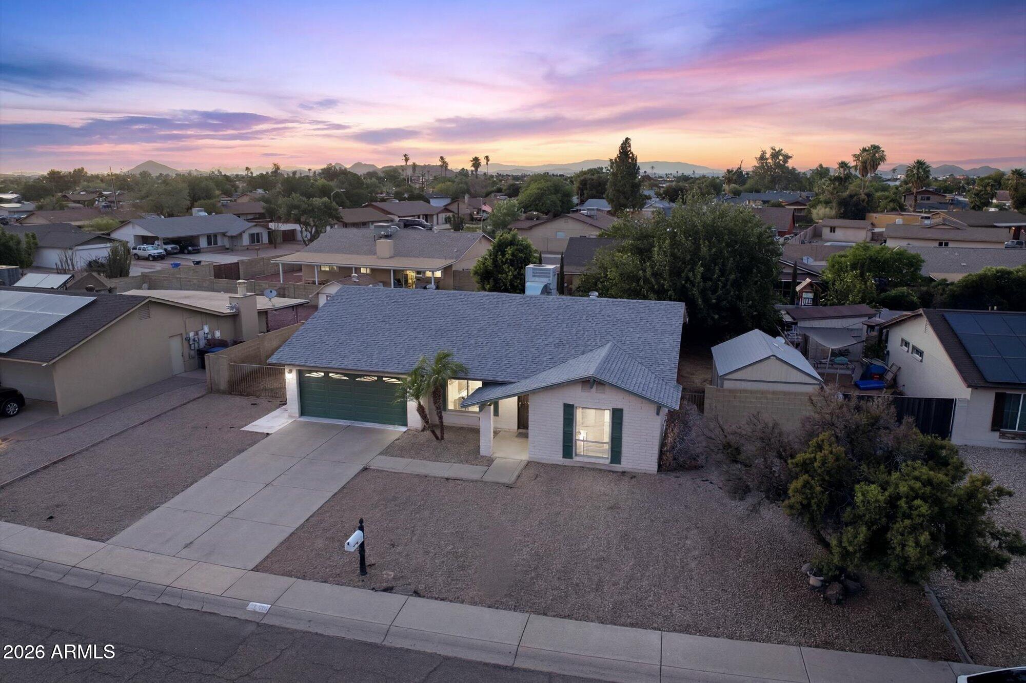 1434 W KERRY Lane