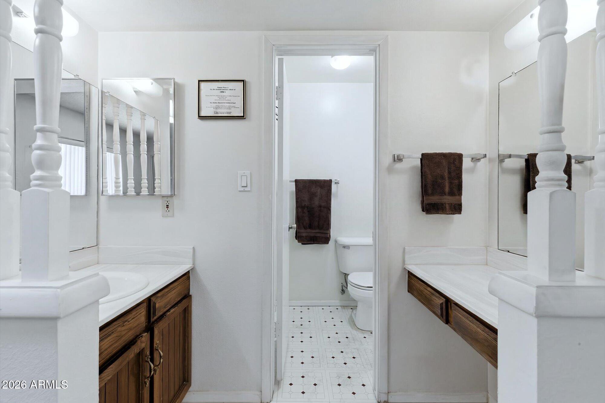 1434 W KERRY Lane