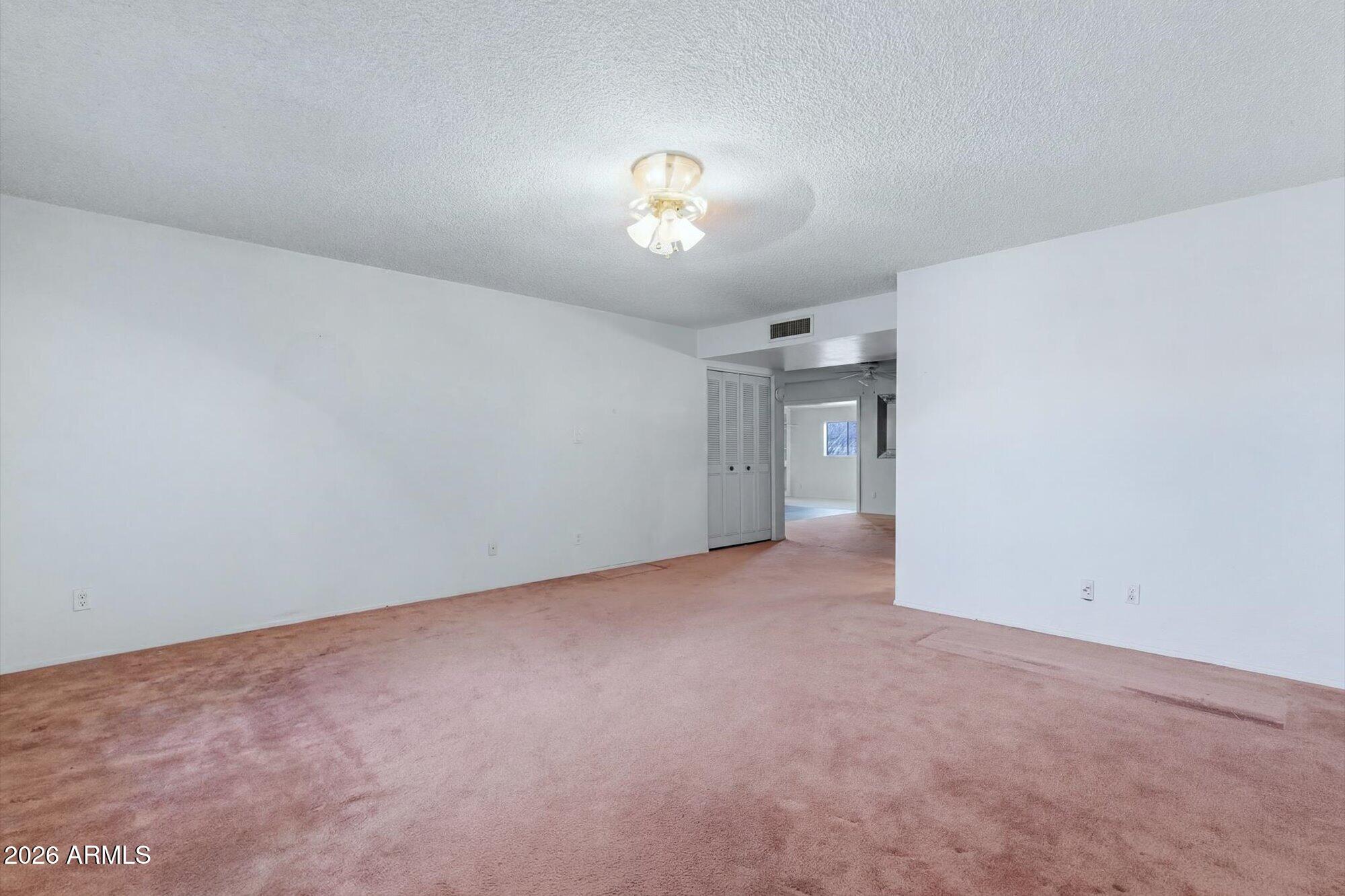 1434 W KERRY Lane