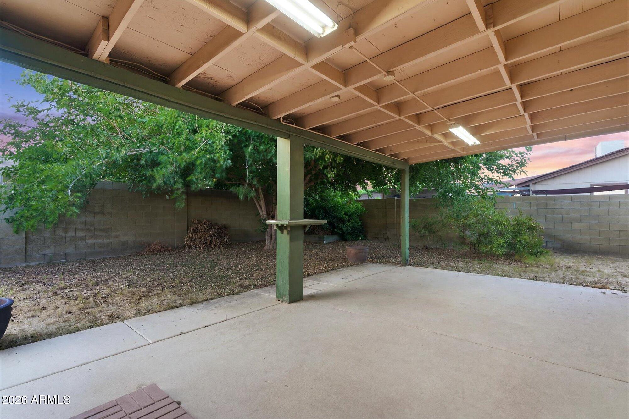 1434 W KERRY Lane