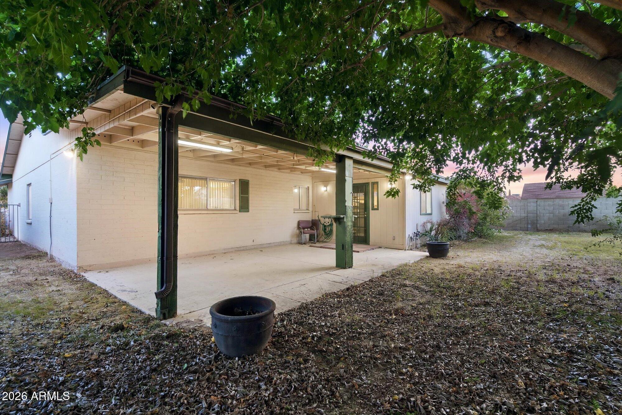 1434 W KERRY Lane