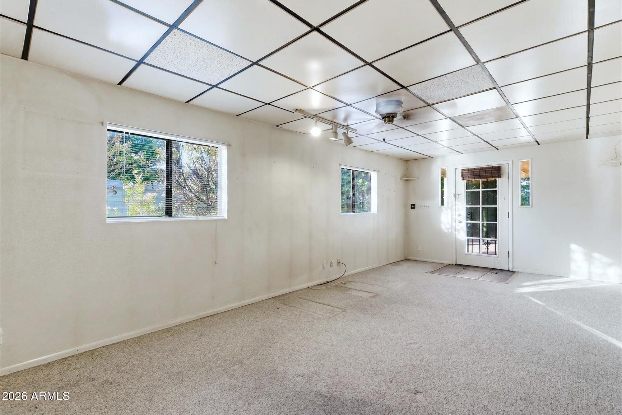 1434 W KERRY Lane