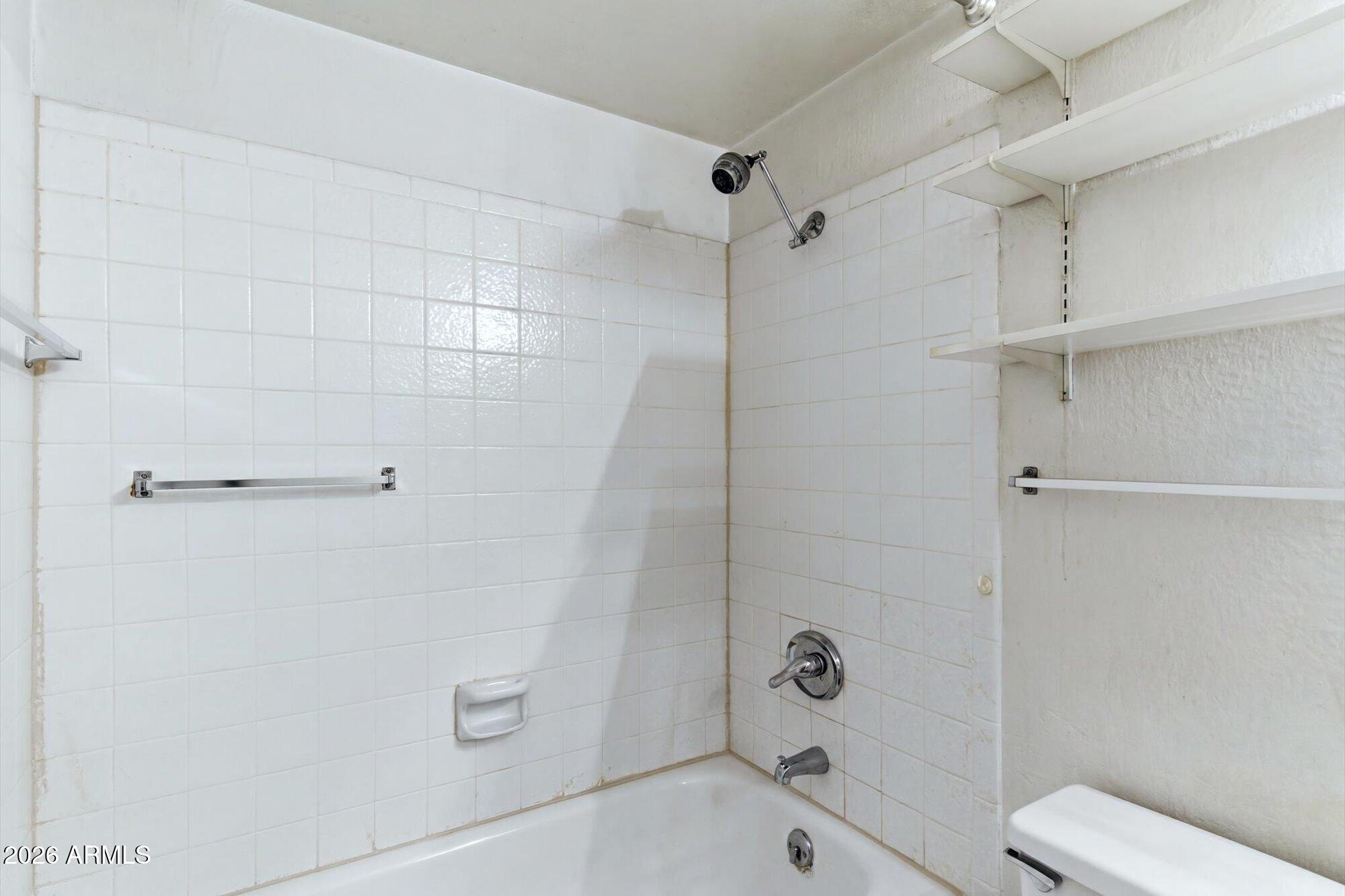 1434 W KERRY Lane