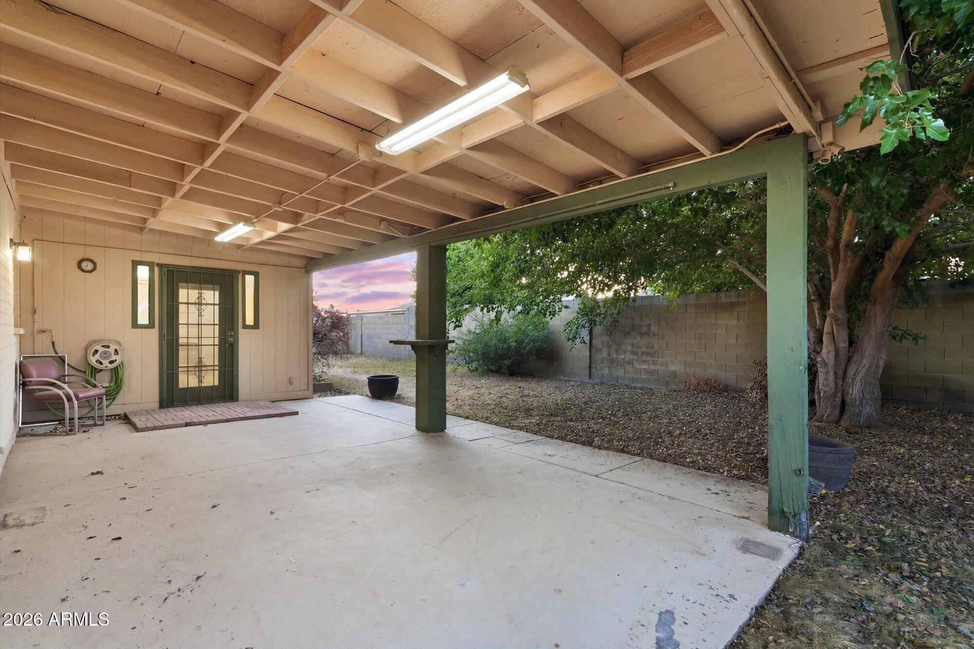 1434 W KERRY Lane