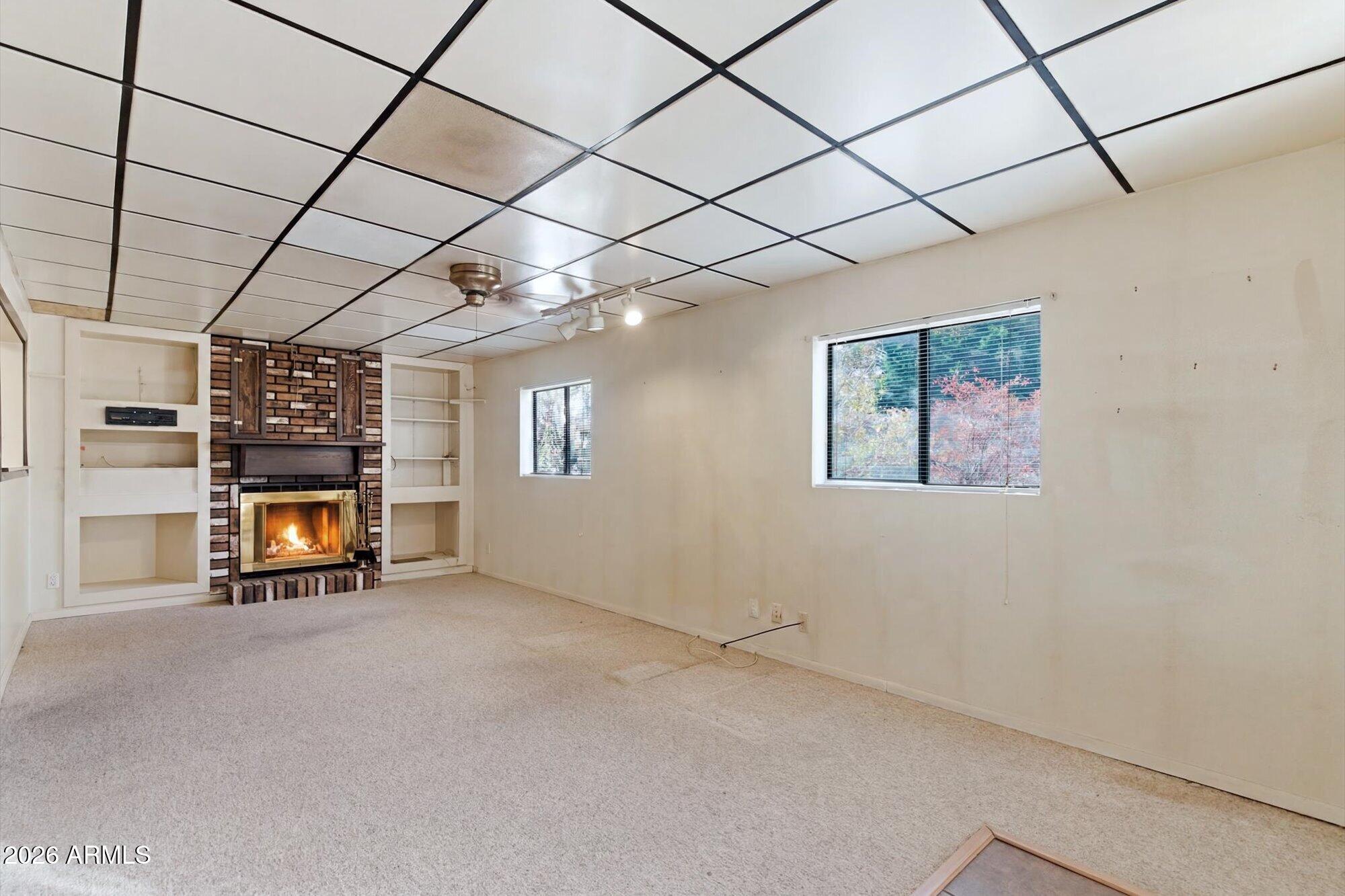 1434 W KERRY Lane